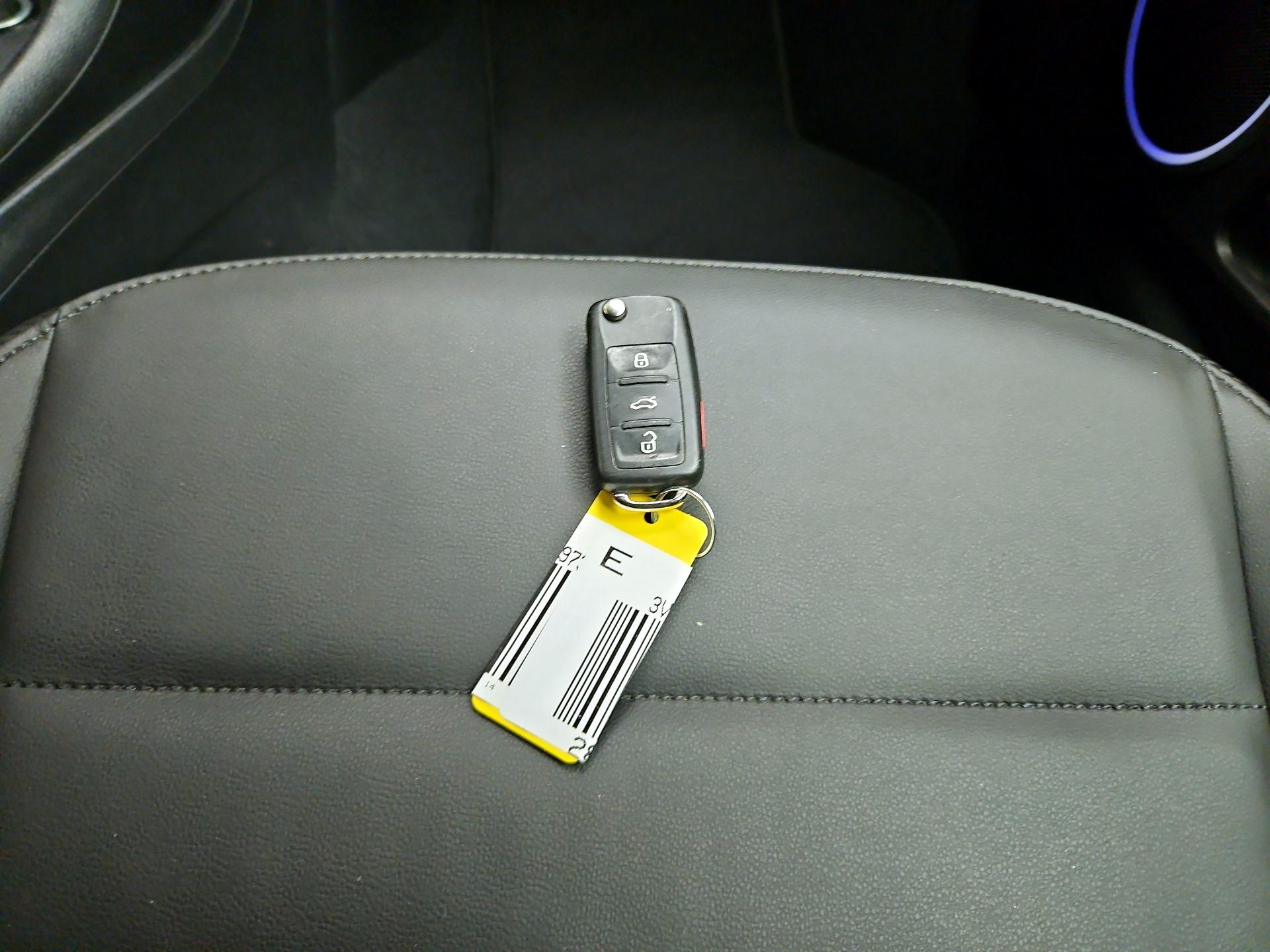 Thumbnail: 2014 Volkswagen Beetle - 18