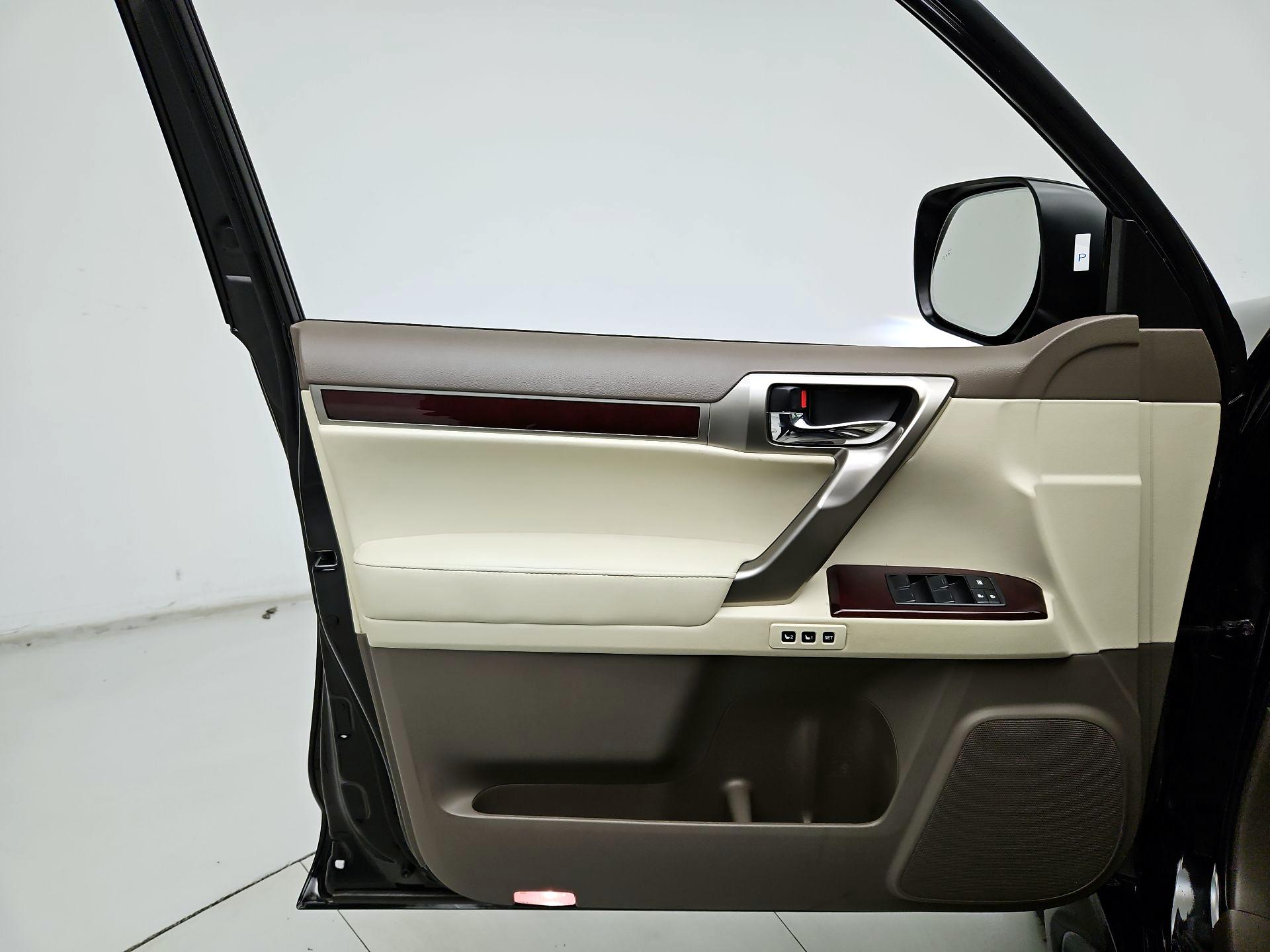 Thumbnail: 2016 Lexus GX - 12