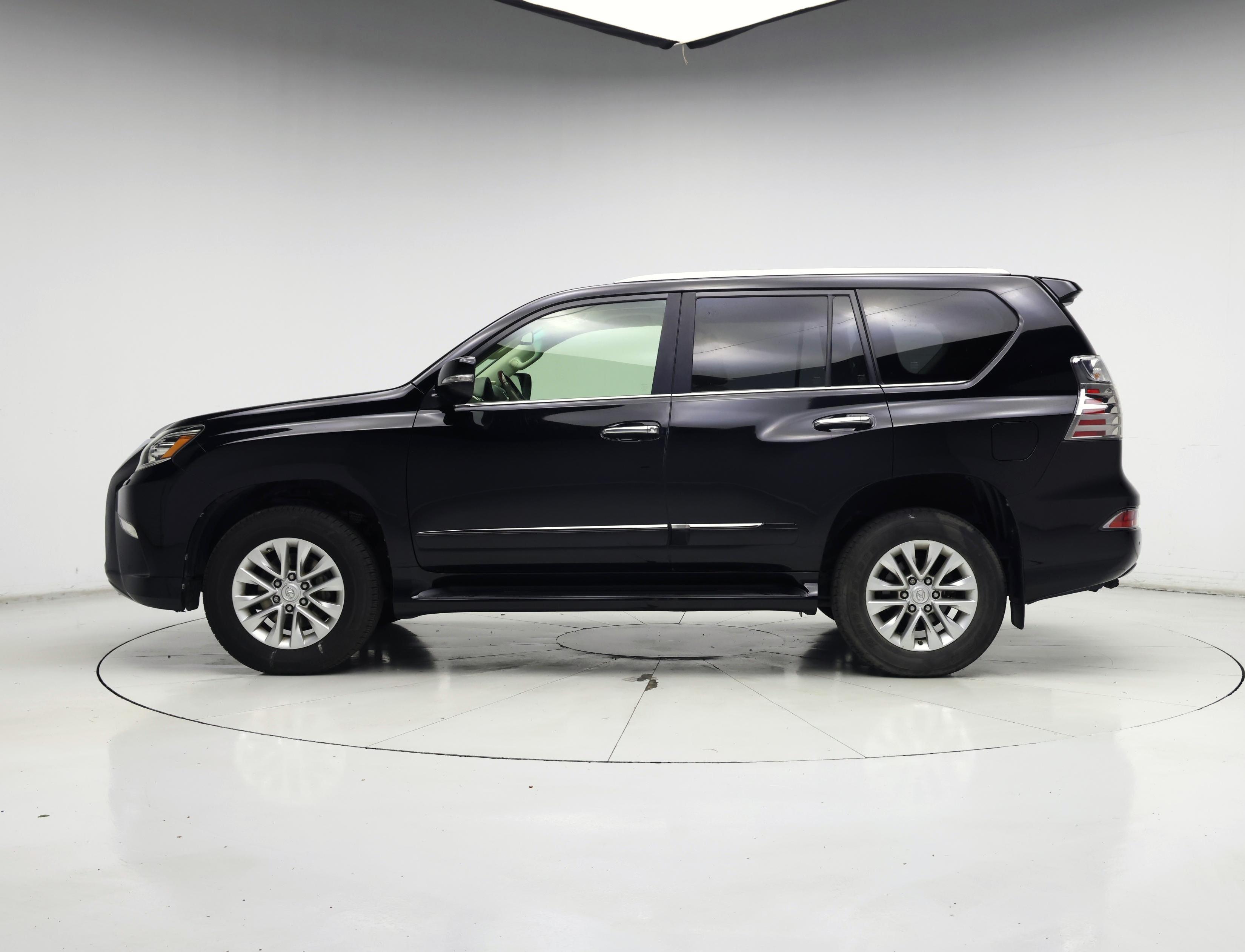 Thumbnail: 2016 Lexus GX - 3