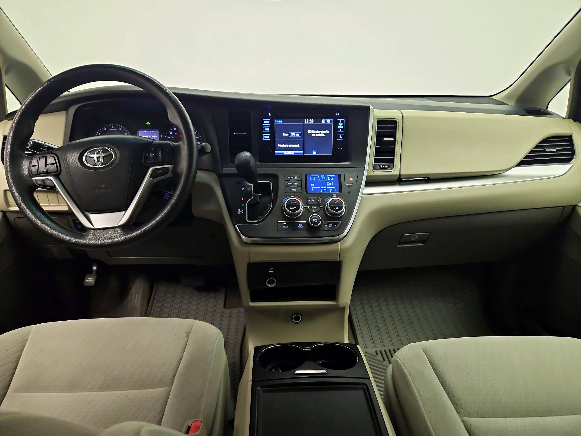 Thumbnail: 2015 Toyota Sienna - 9