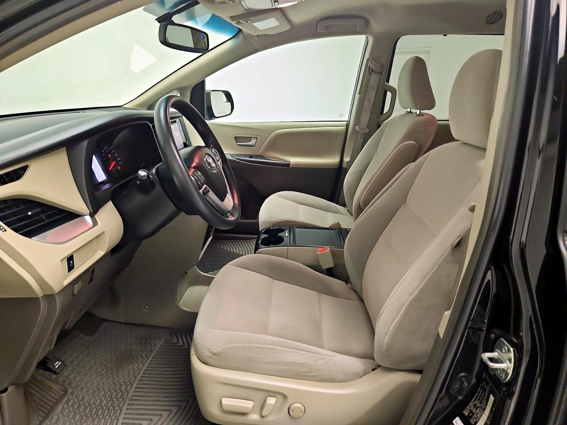 Thumbnail: 2015 Toyota Sienna - 11