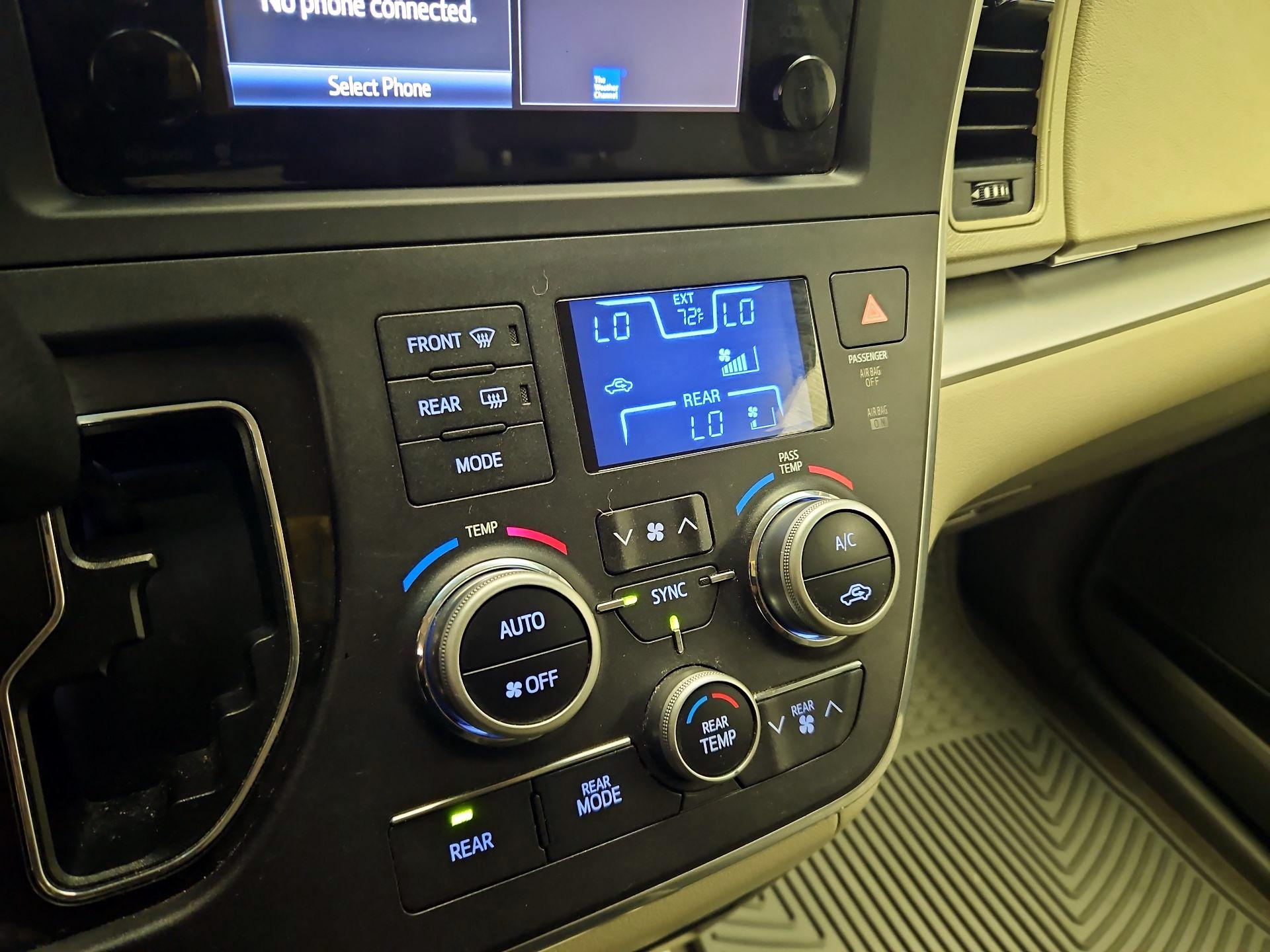 Thumbnail: 2015 Toyota Sienna - 16