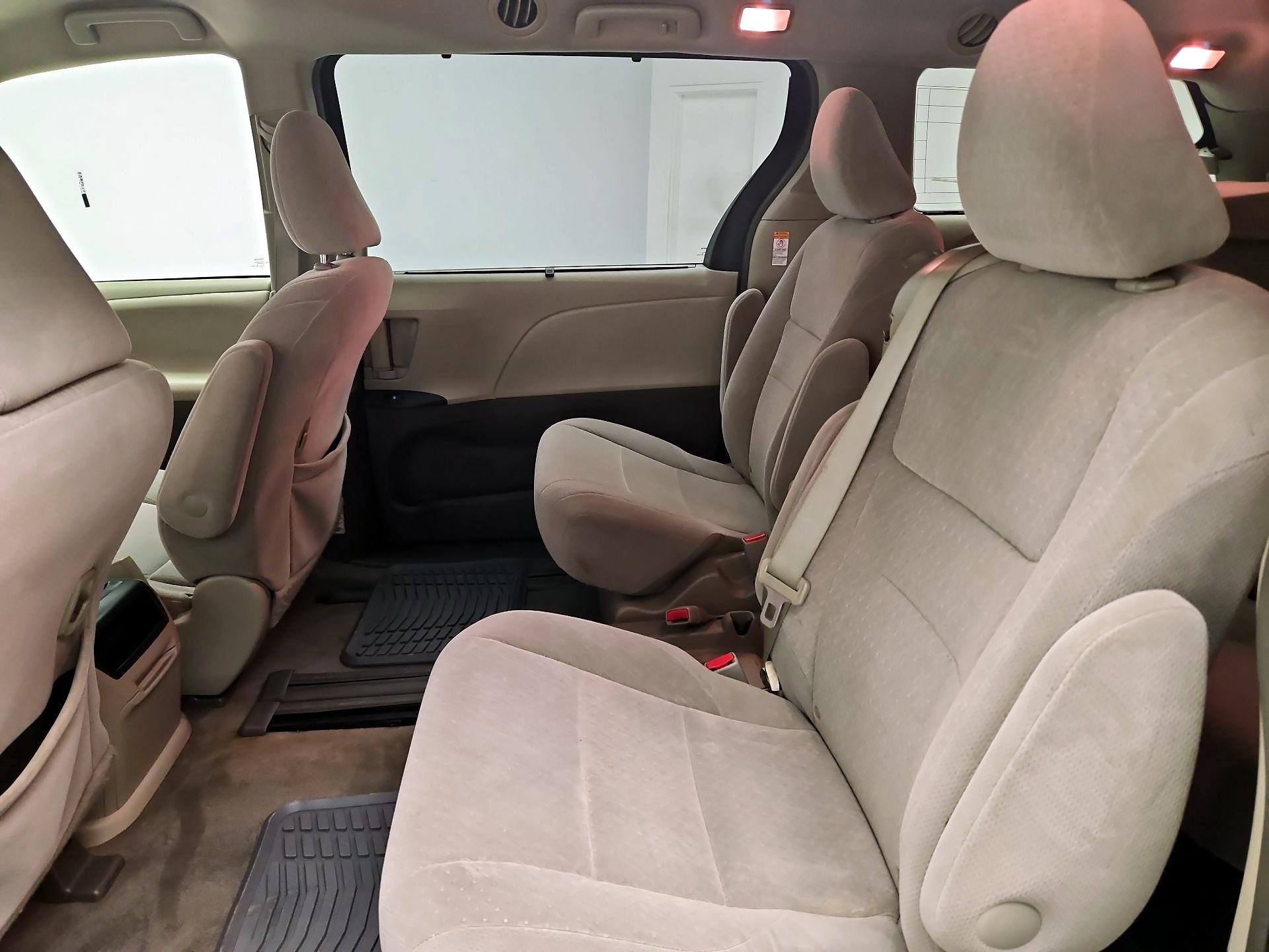 Thumbnail: 2015 Toyota Sienna - 19