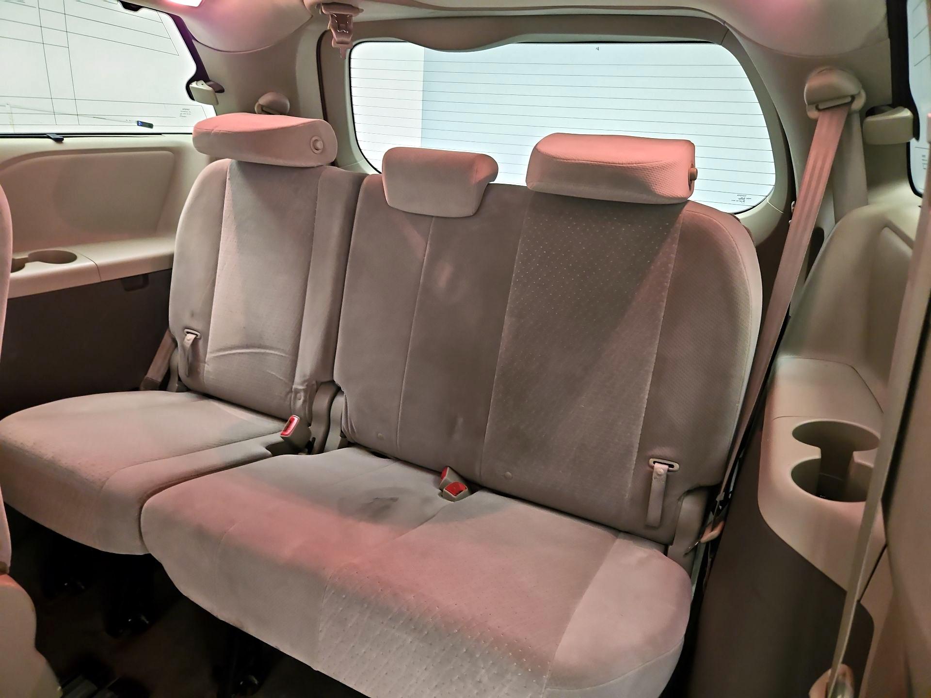 Thumbnail: 2015 Toyota Sienna - 20