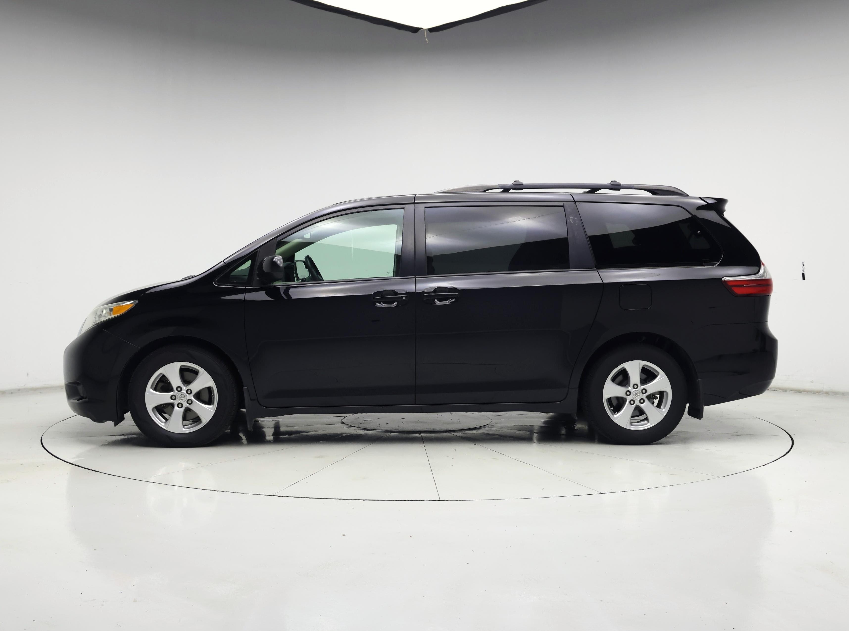 Thumbnail: 2015 Toyota Sienna - 3