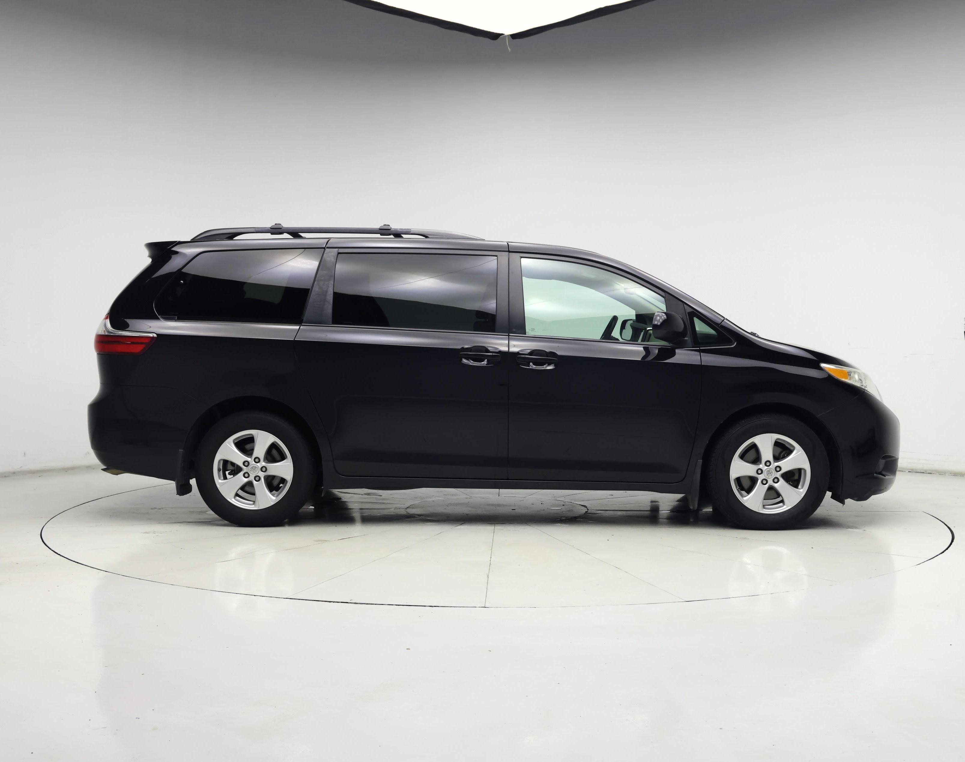 Thumbnail: 2015 Toyota Sienna - 7