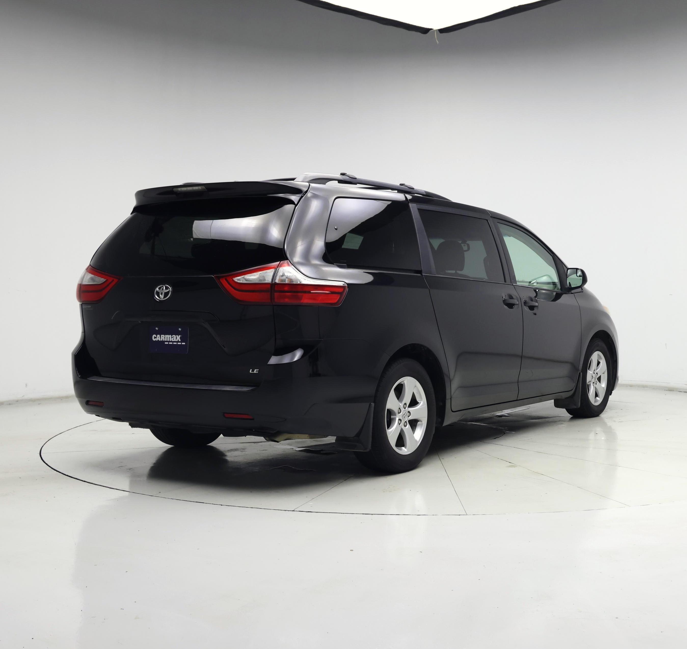 Thumbnail: 2015 Toyota Sienna - 8