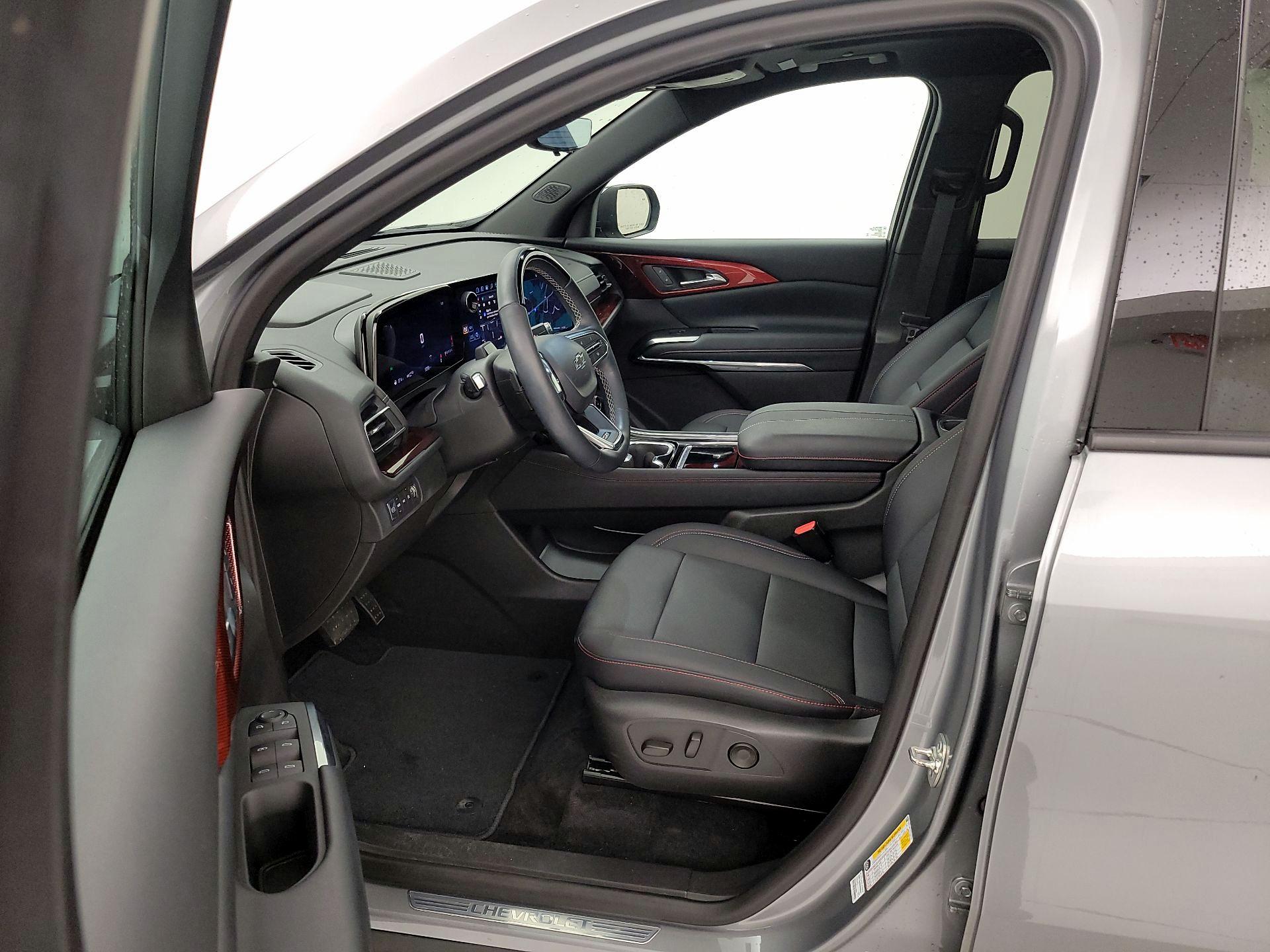 Thumbnail: 2025 Chevrolet Traverse - 11