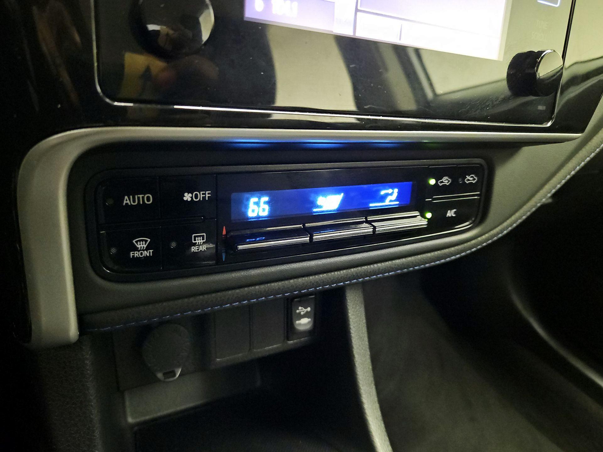 Thumbnail: 2018 Toyota Corolla - 16