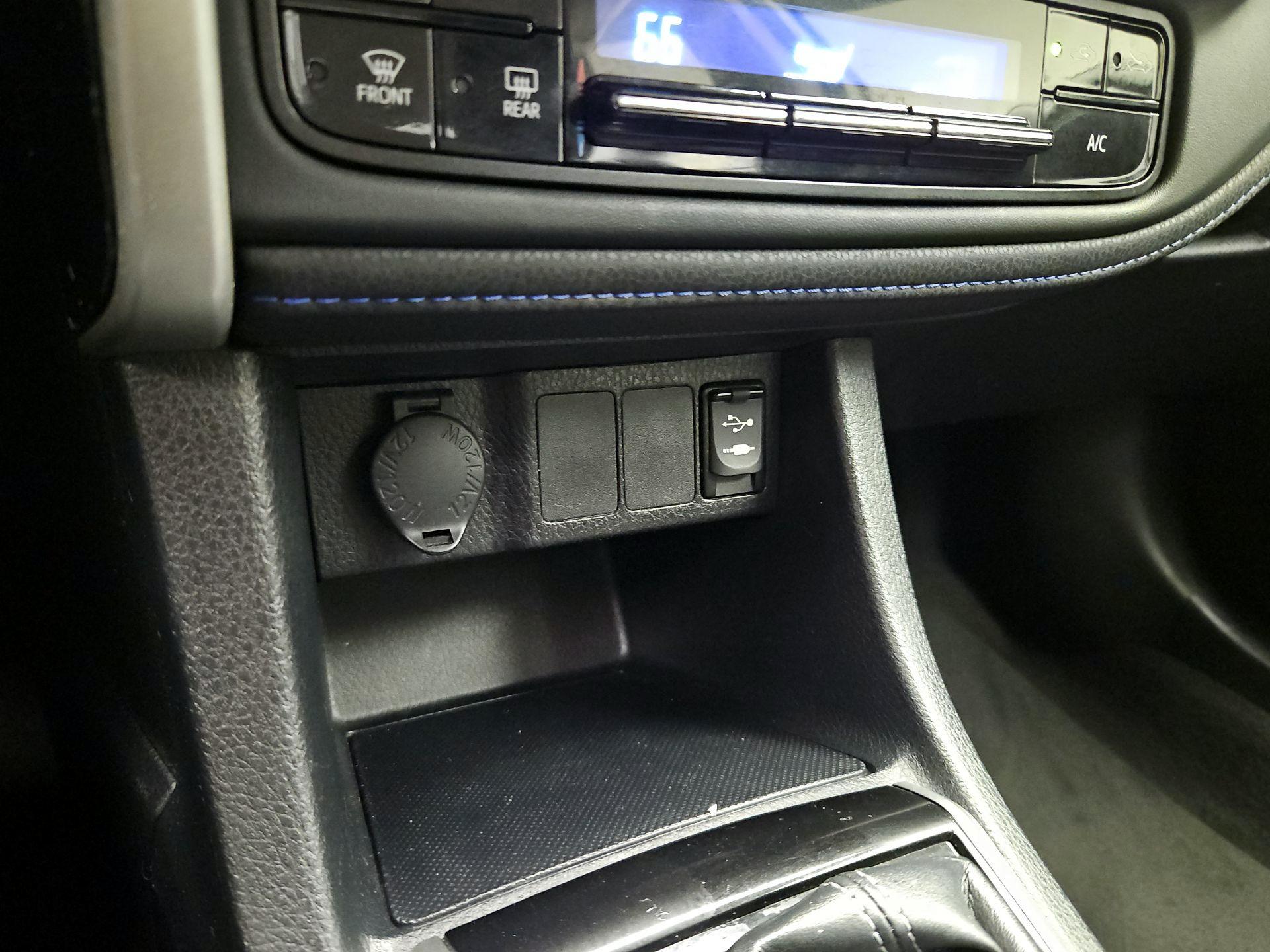 Thumbnail: 2018 Toyota Corolla - 18