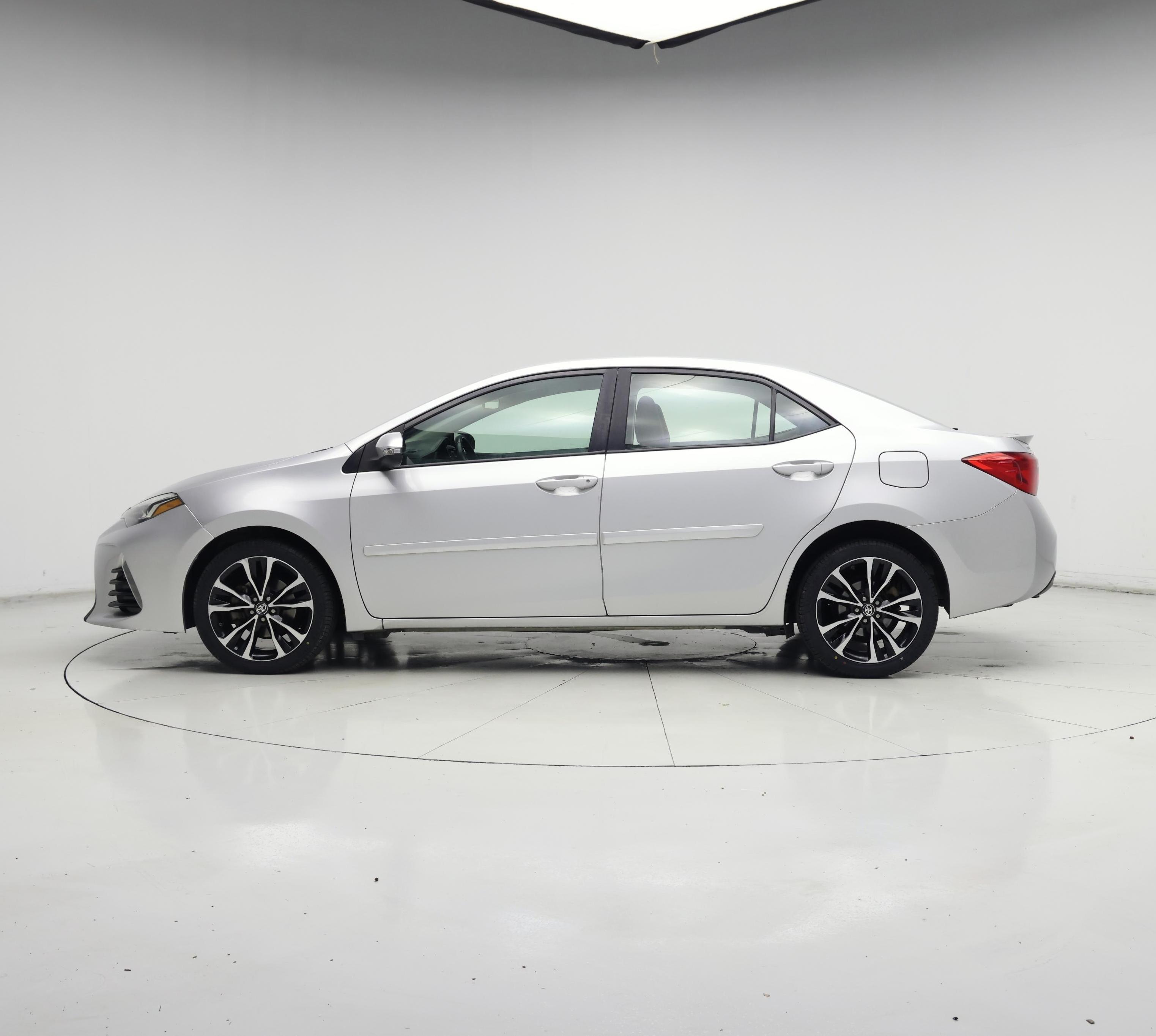 Thumbnail: 2018 Toyota Corolla - 3