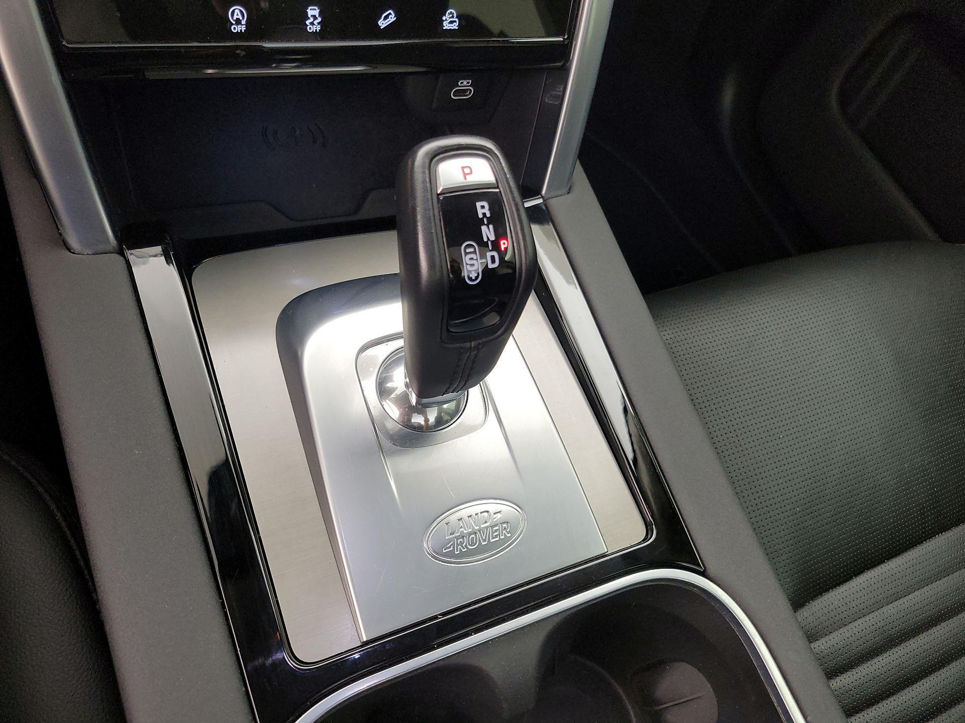 Thumbnail: 2023 Land Rover Discovery Sport - 18