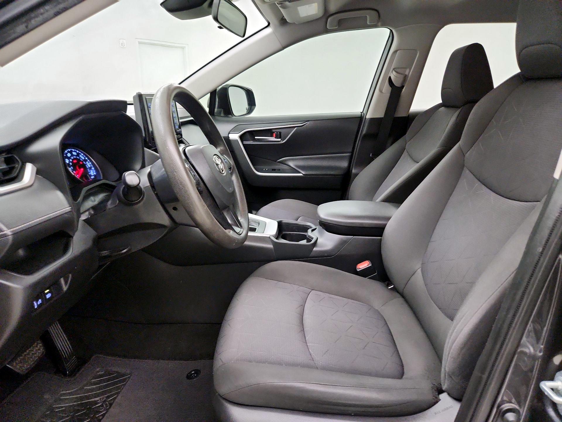 Thumbnail: 2020 Toyota RAV4 - 11