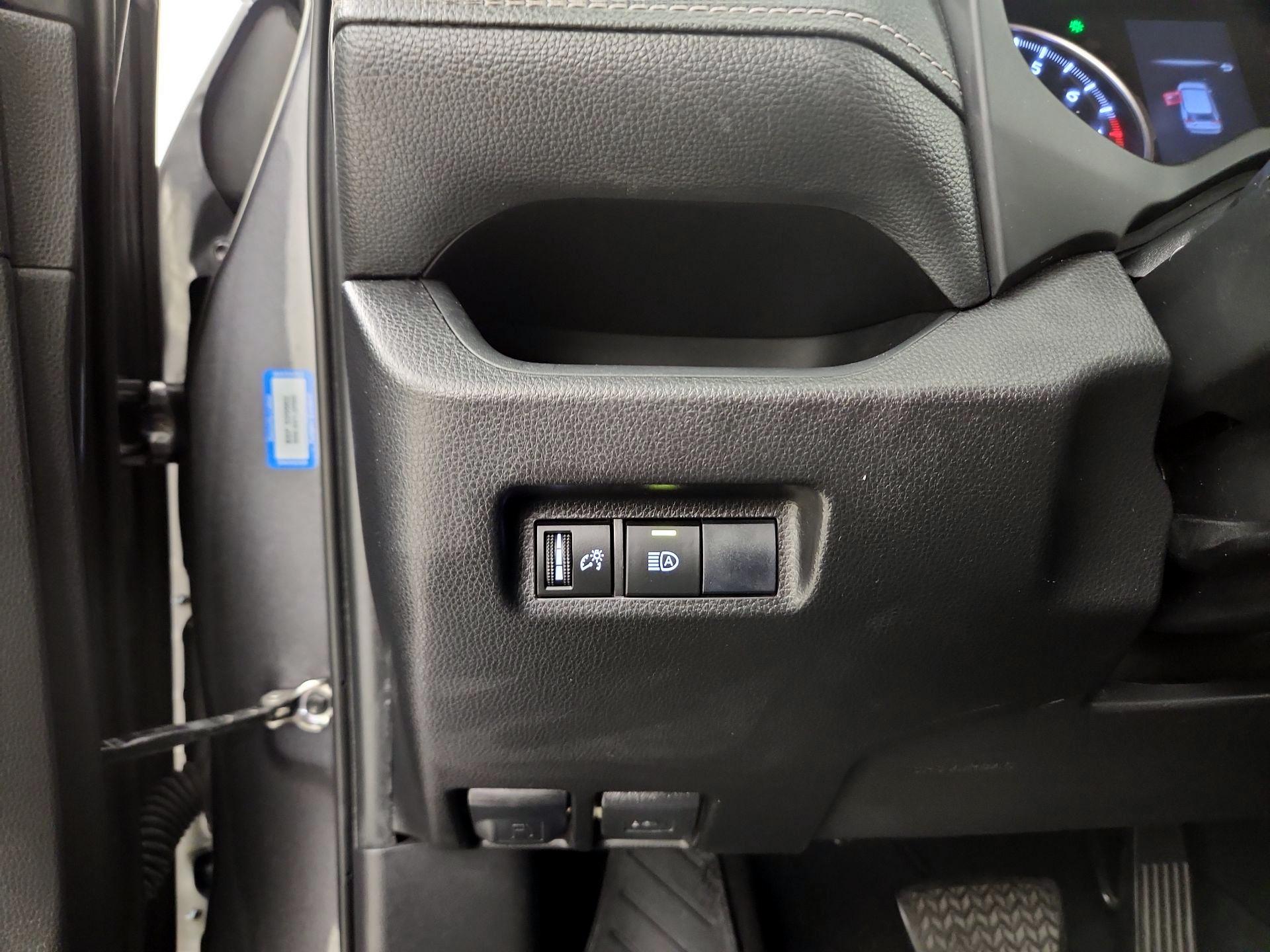 Thumbnail: 2020 Toyota RAV4 - 13