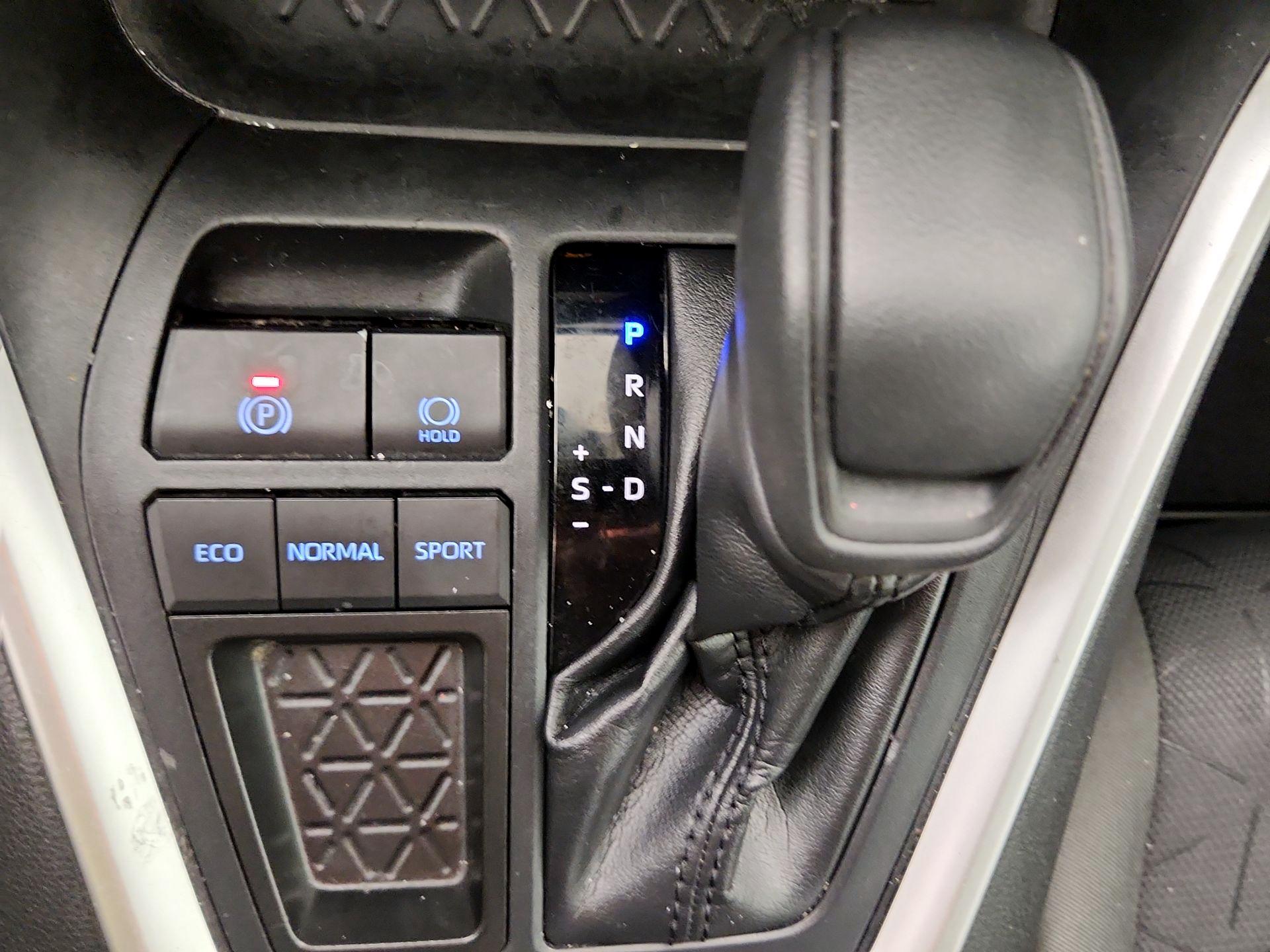 Thumbnail: 2020 Toyota RAV4 - 17