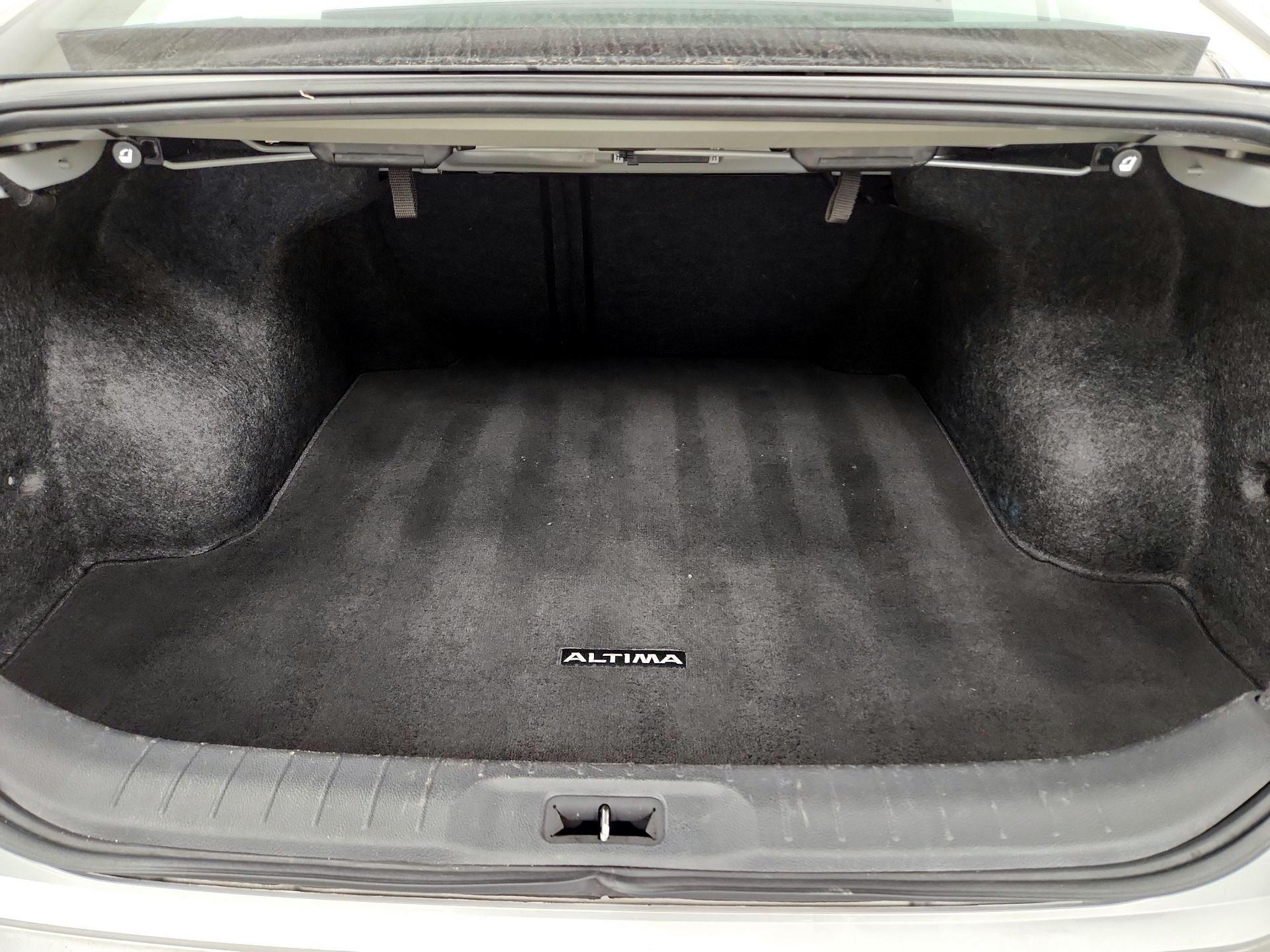 Thumbnail: 2019 Nissan Altima - 16