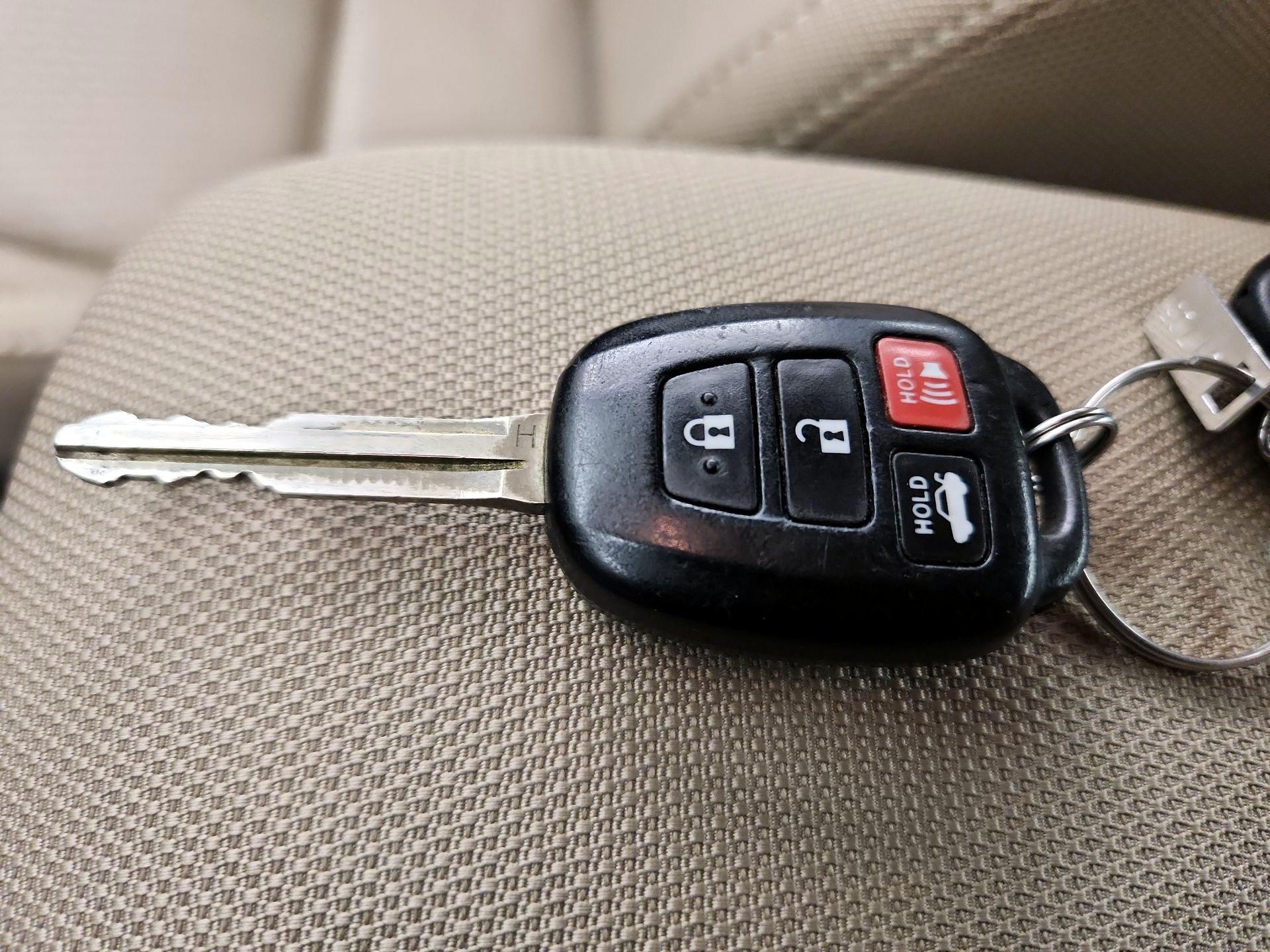 Thumbnail: 2016 Toyota Corolla - 18