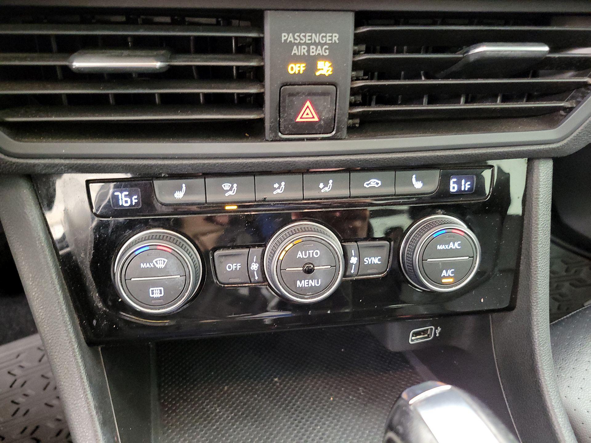 Thumbnail: 2019 Volkswagen Jetta - 16