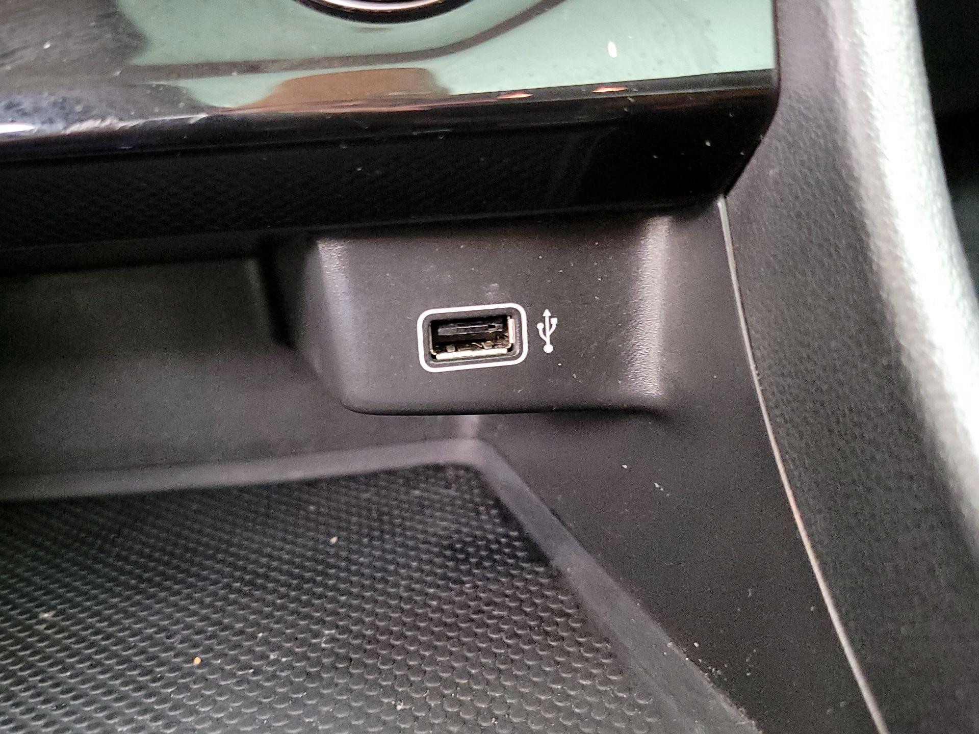 Thumbnail: 2019 Volkswagen Jetta - 18