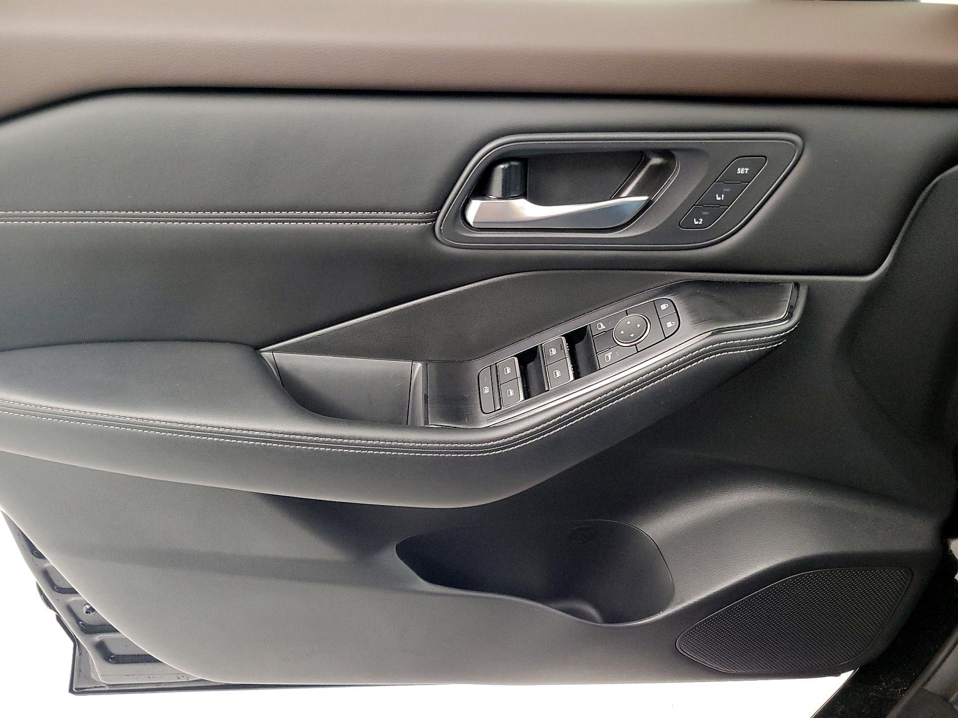 Thumbnail: 2023 Nissan Rogue - 12