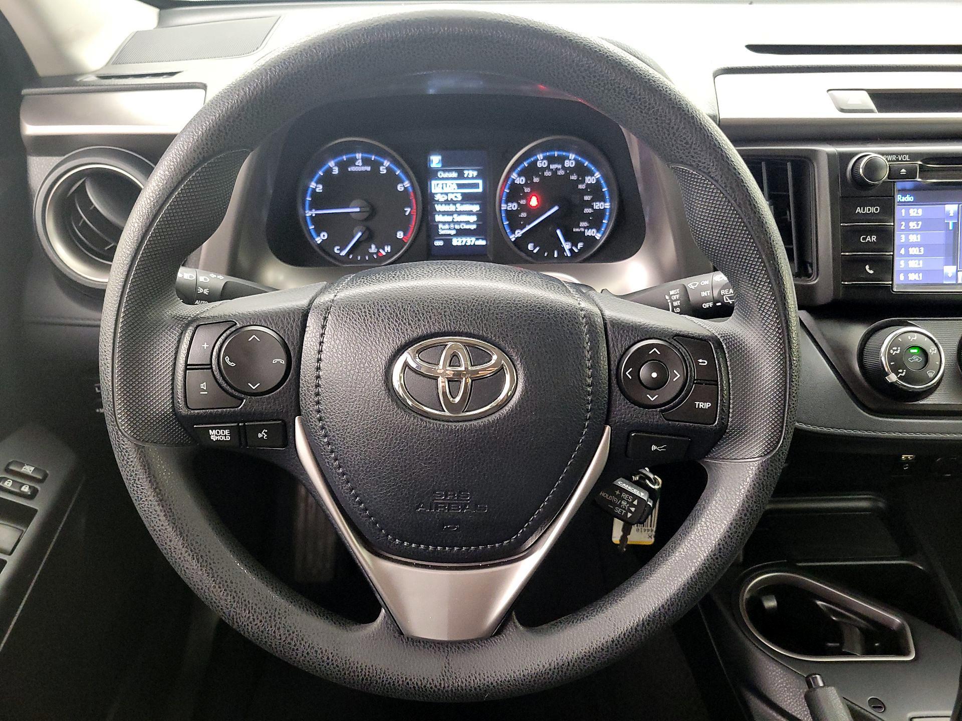 Thumbnail: 2018 Toyota RAV4 - 10