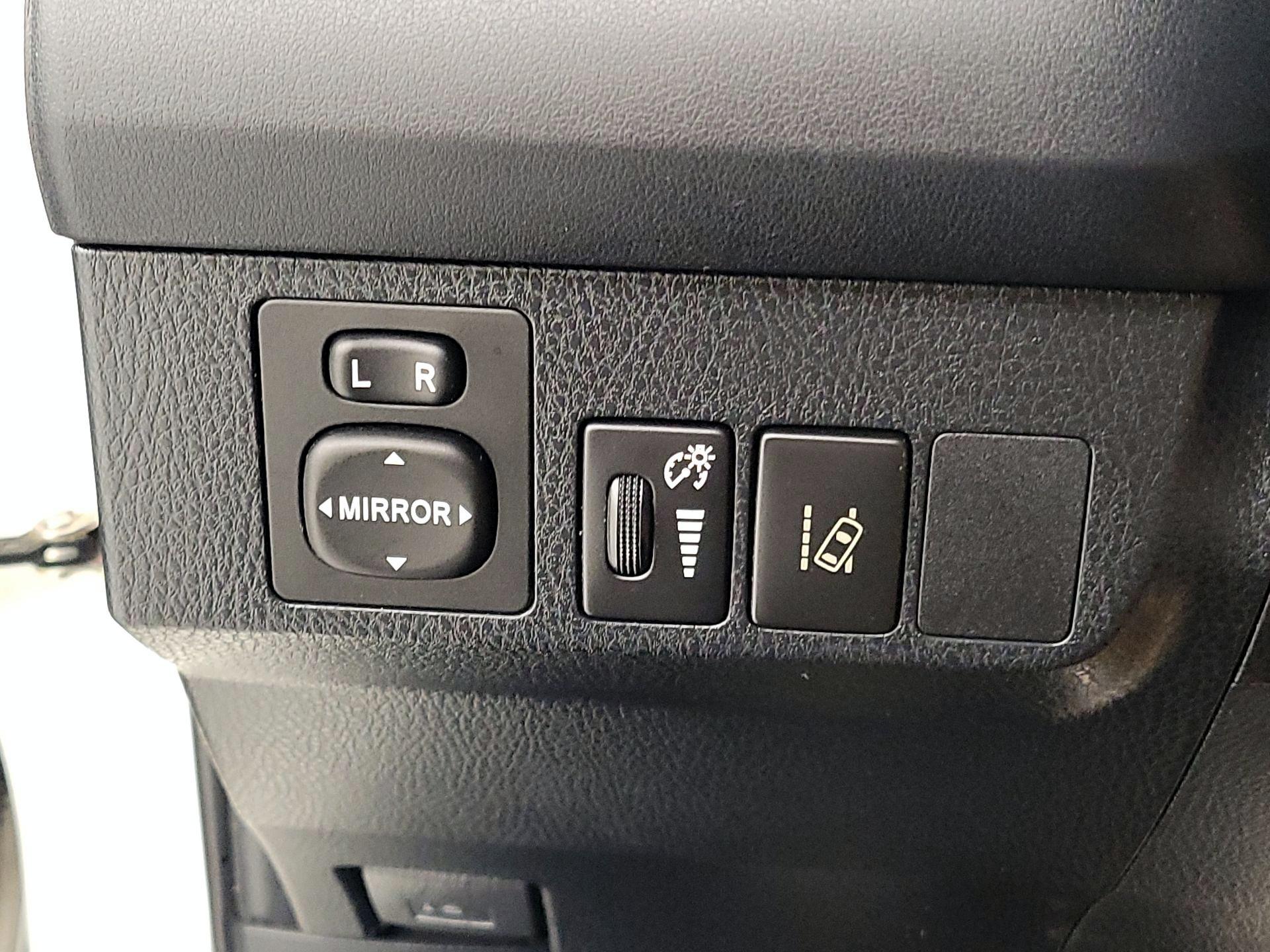 Thumbnail: 2018 Toyota RAV4 - 13