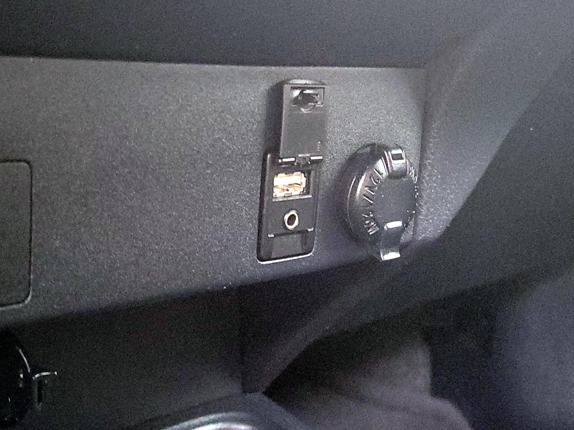 Thumbnail: 2018 Toyota RAV4 - 18