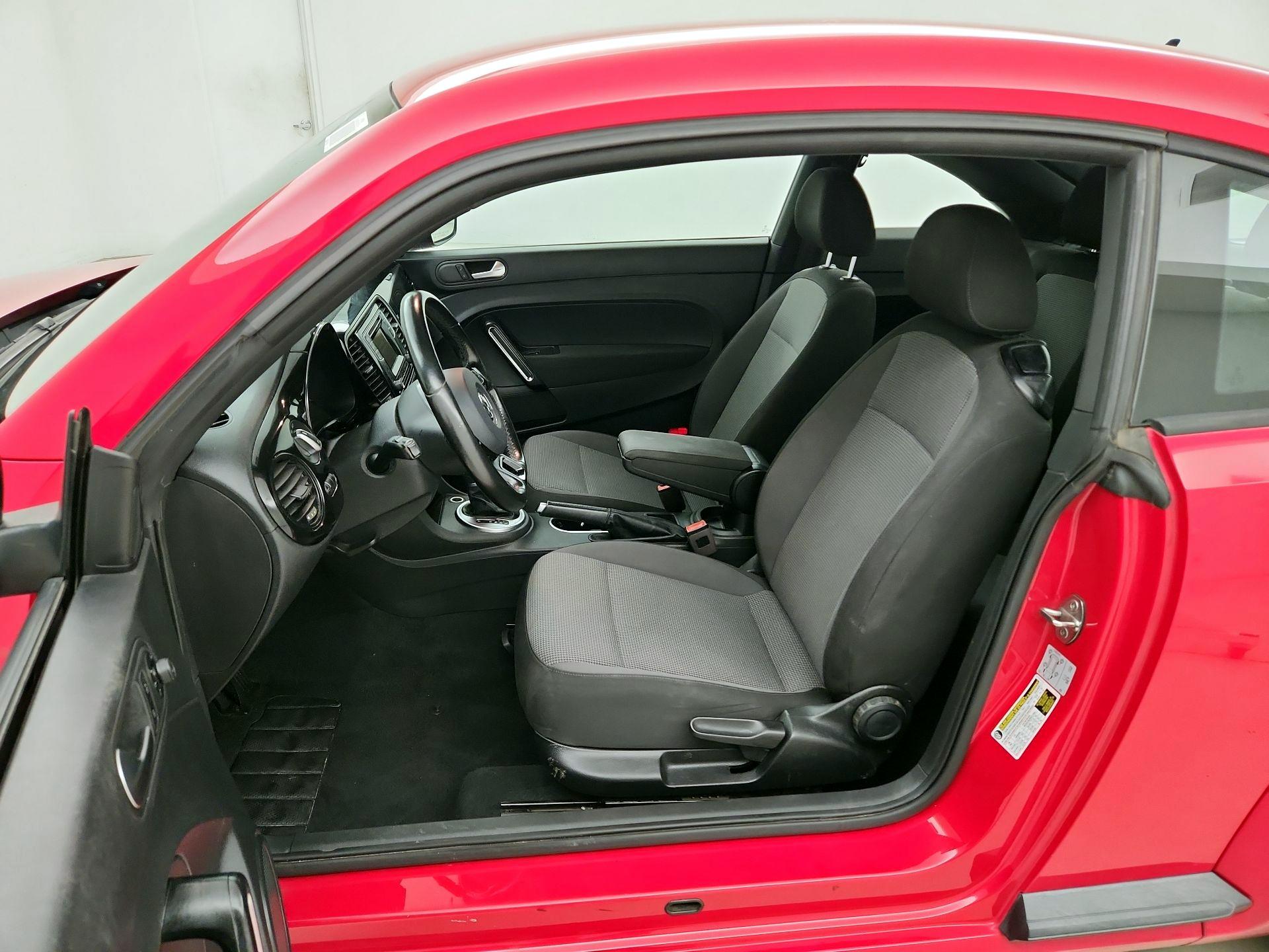 Thumbnail: 2018 Volkswagen Beetle - 11