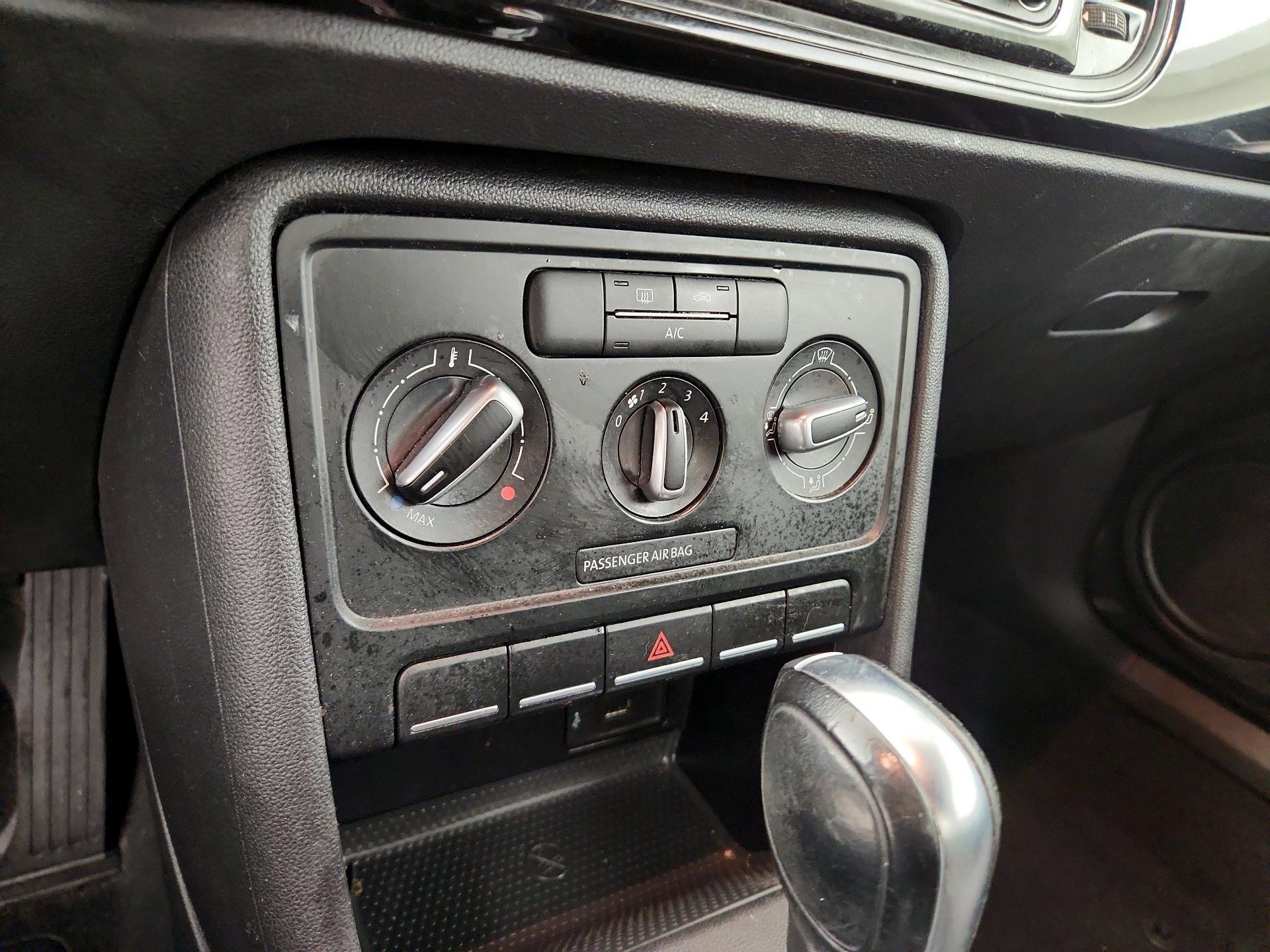 Thumbnail: 2018 Volkswagen Beetle - 14