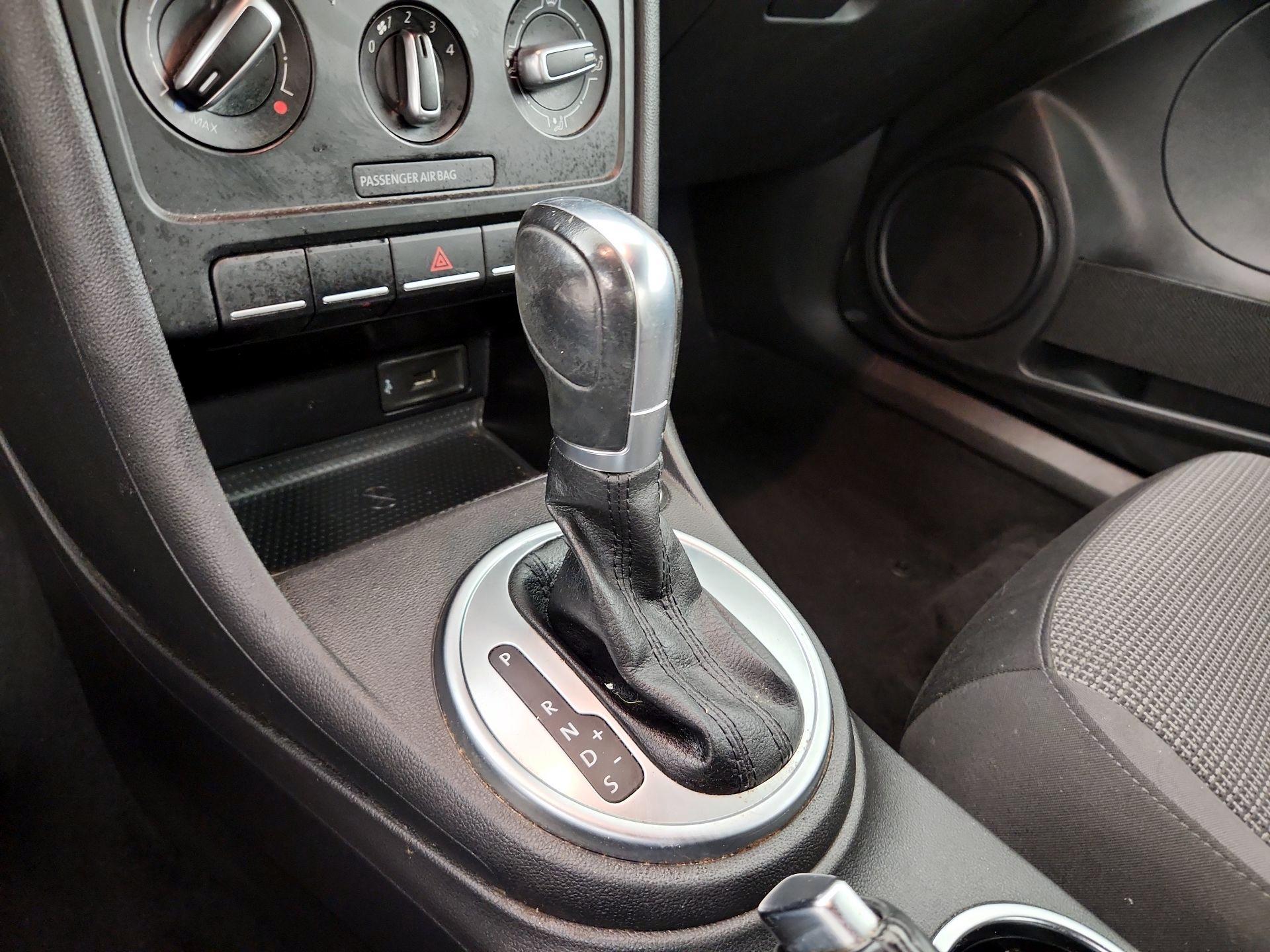 Thumbnail: 2018 Volkswagen Beetle - 15