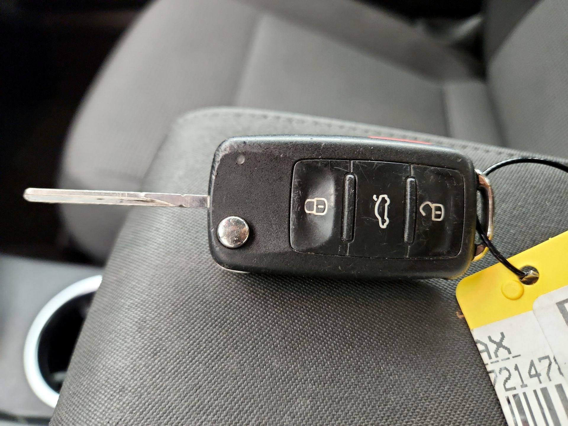 Thumbnail: 2018 Volkswagen Beetle - 18