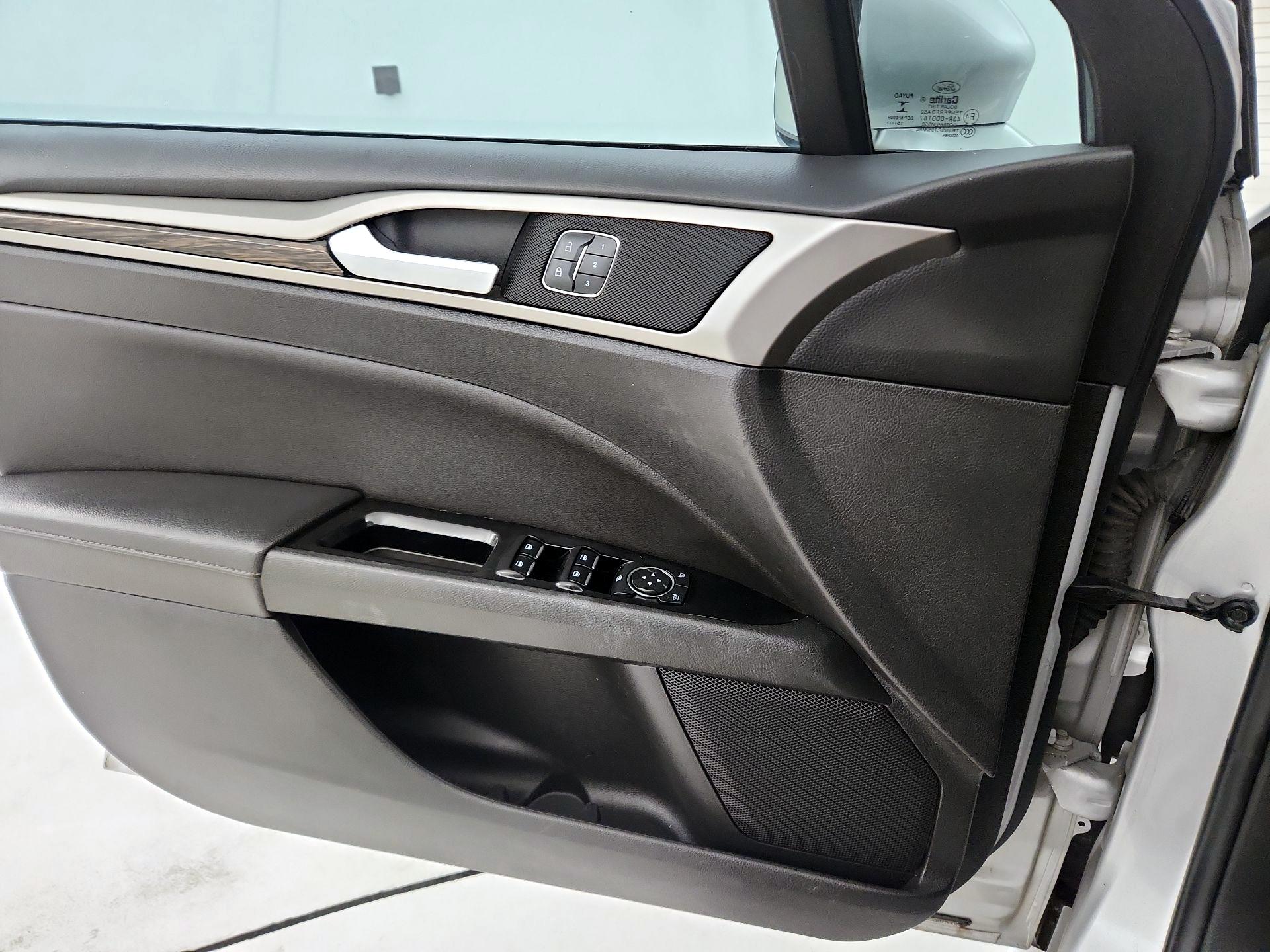 Thumbnail: 2016 Ford Fusion - 10