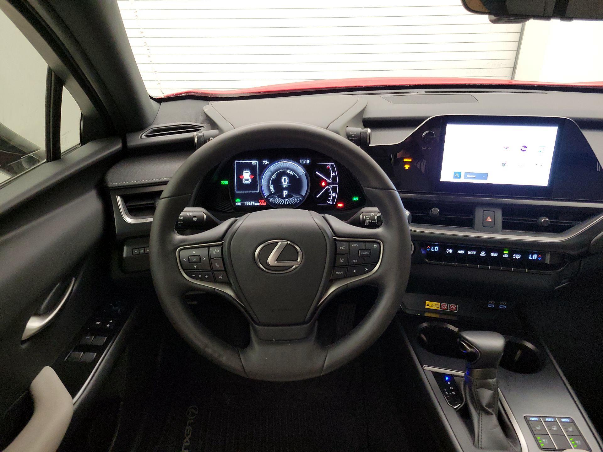 Thumbnail: 2023 Lexus UX - 10