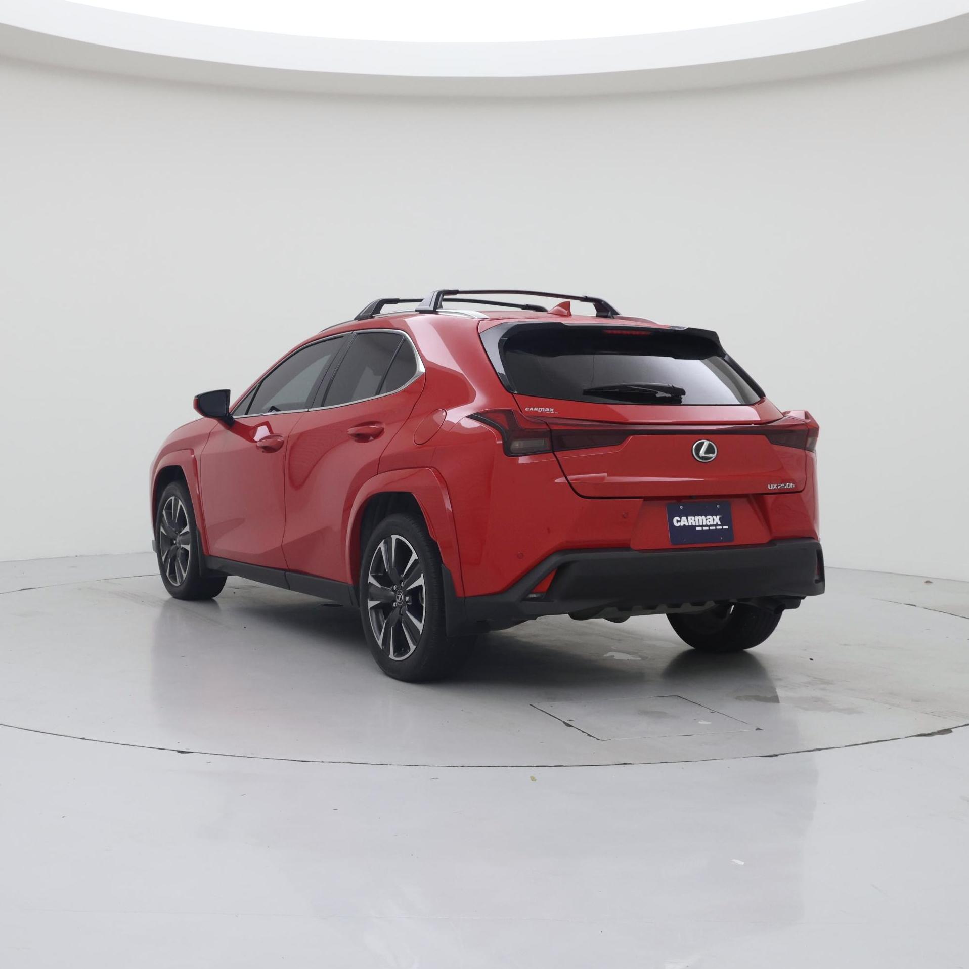 Thumbnail: 2023 Lexus UX - 2