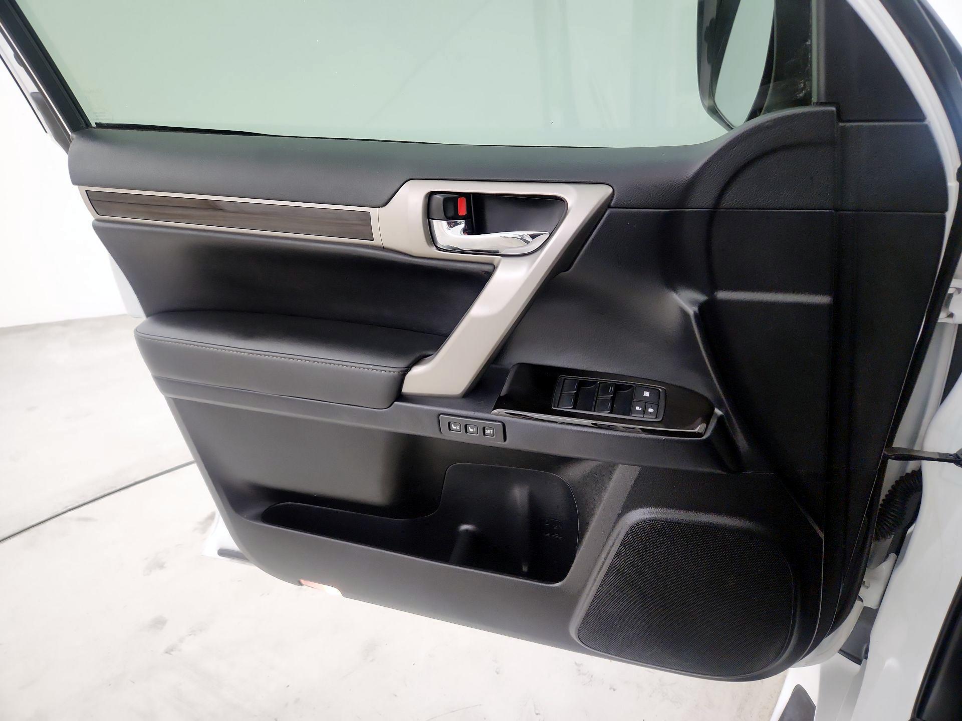 Thumbnail: 2015 Lexus GX - 12