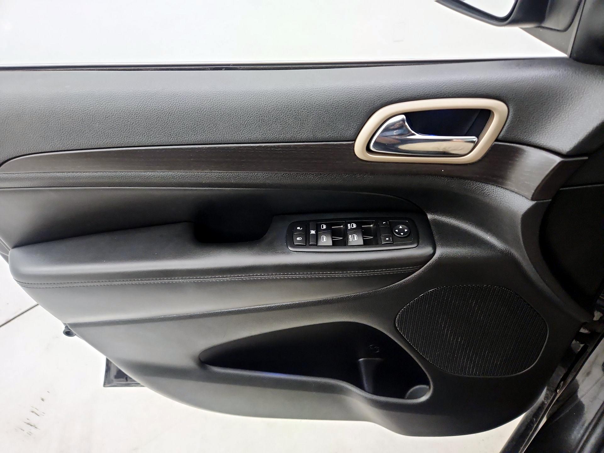 Thumbnail: 2014 Jeep Grand Cherokee - 12