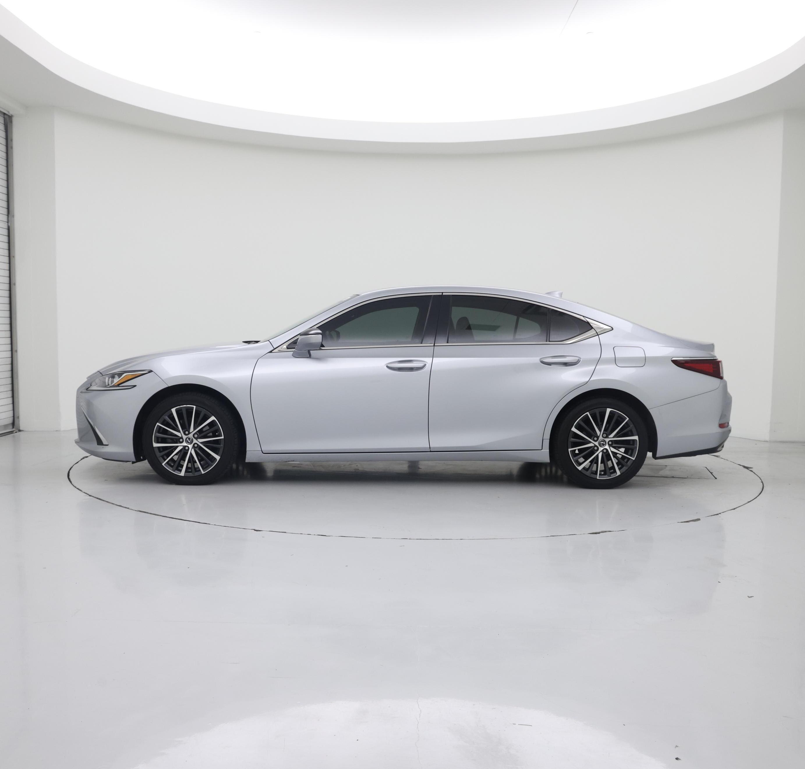 Thumbnail: 2023 Lexus ES - 3