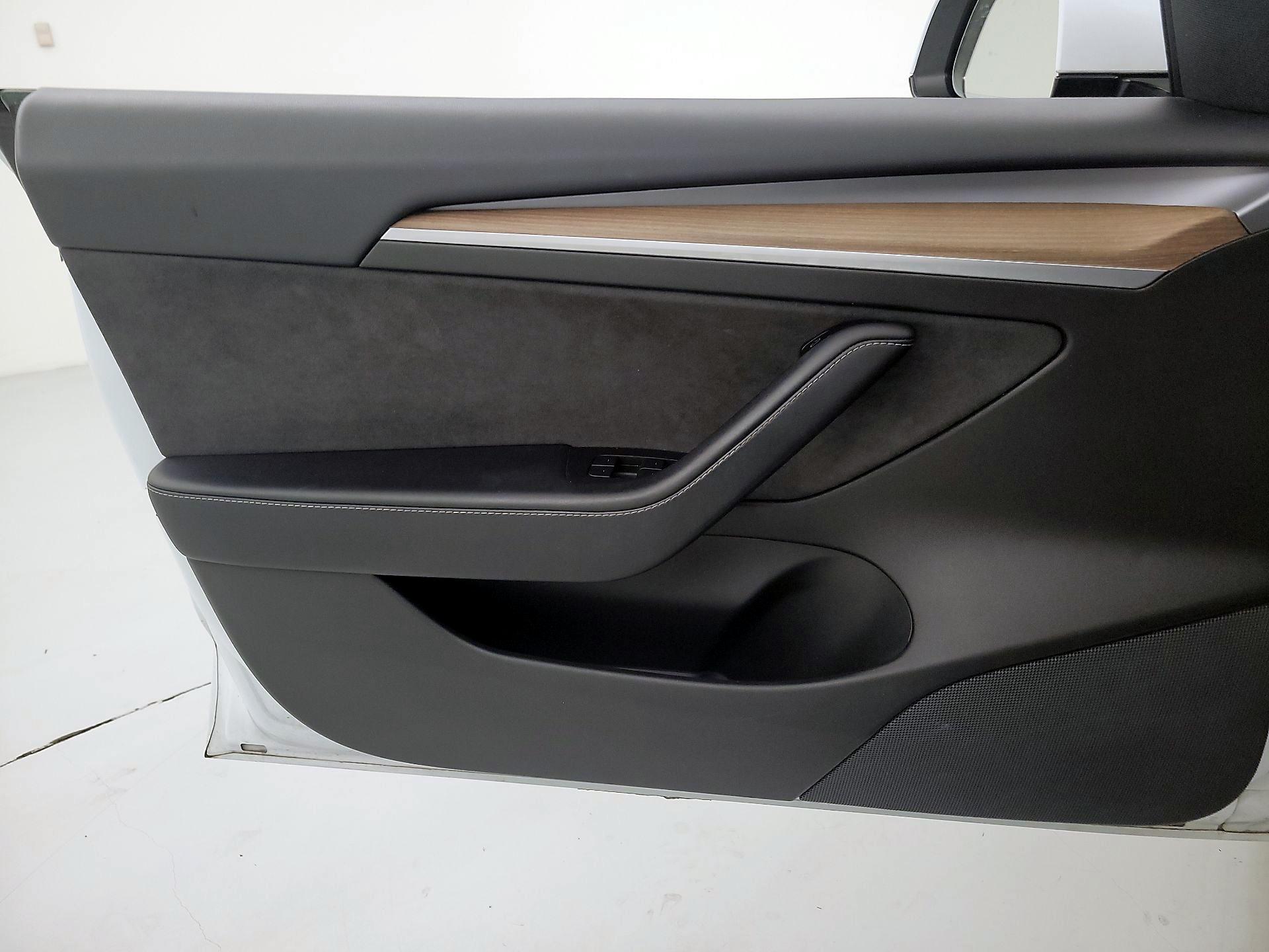 Thumbnail: 2021 Tesla Model 3 - 12