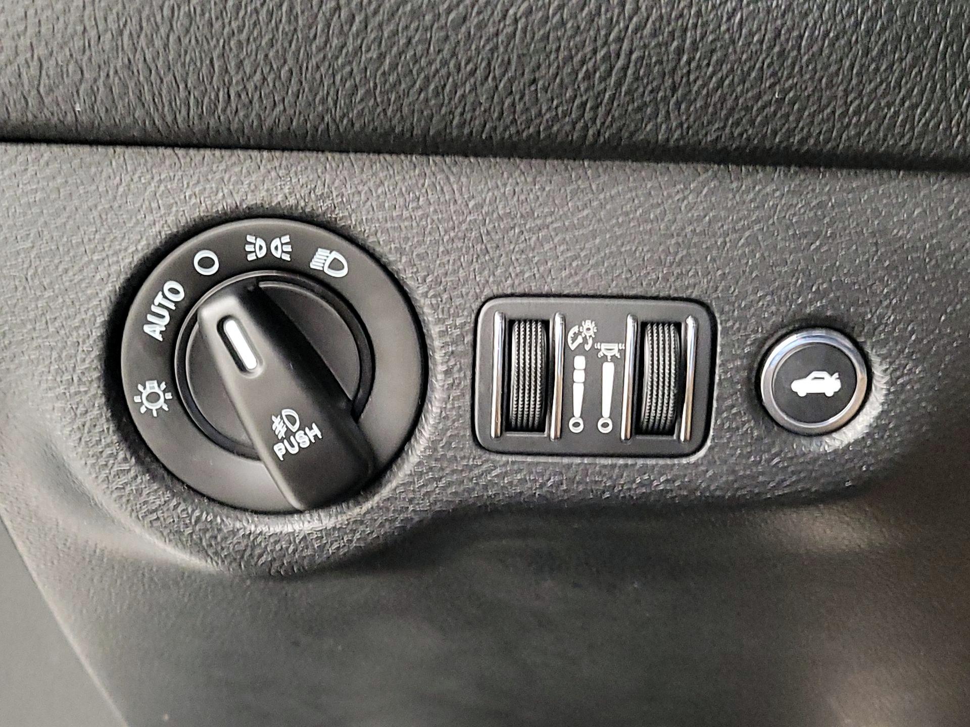 Thumbnail: 2019 Dodge Challenger - 13