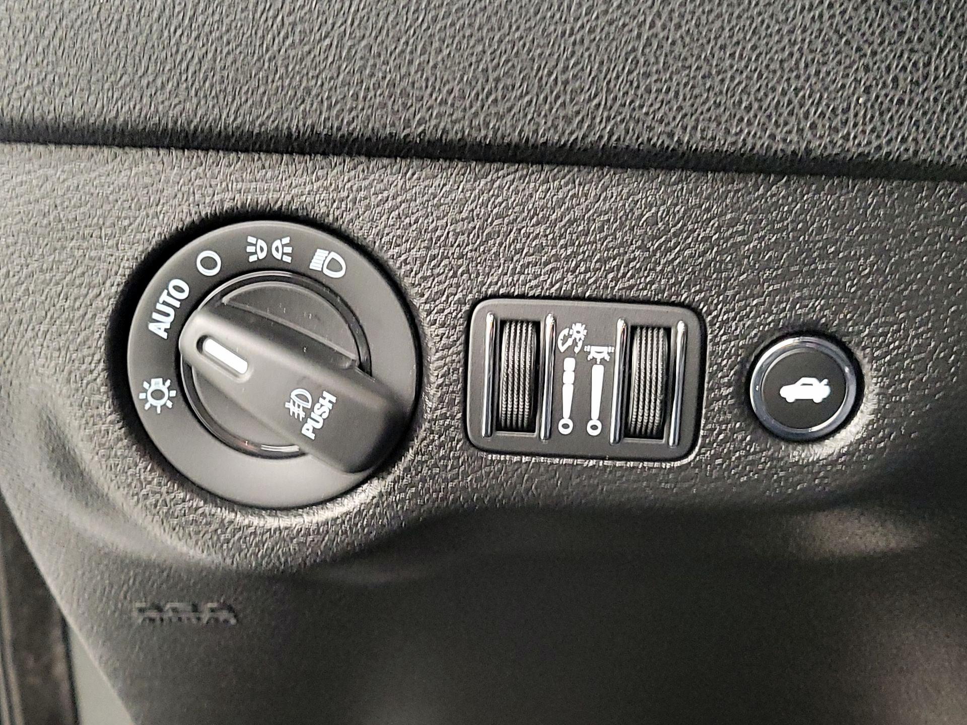 Thumbnail: 2020 Dodge Charger - 13