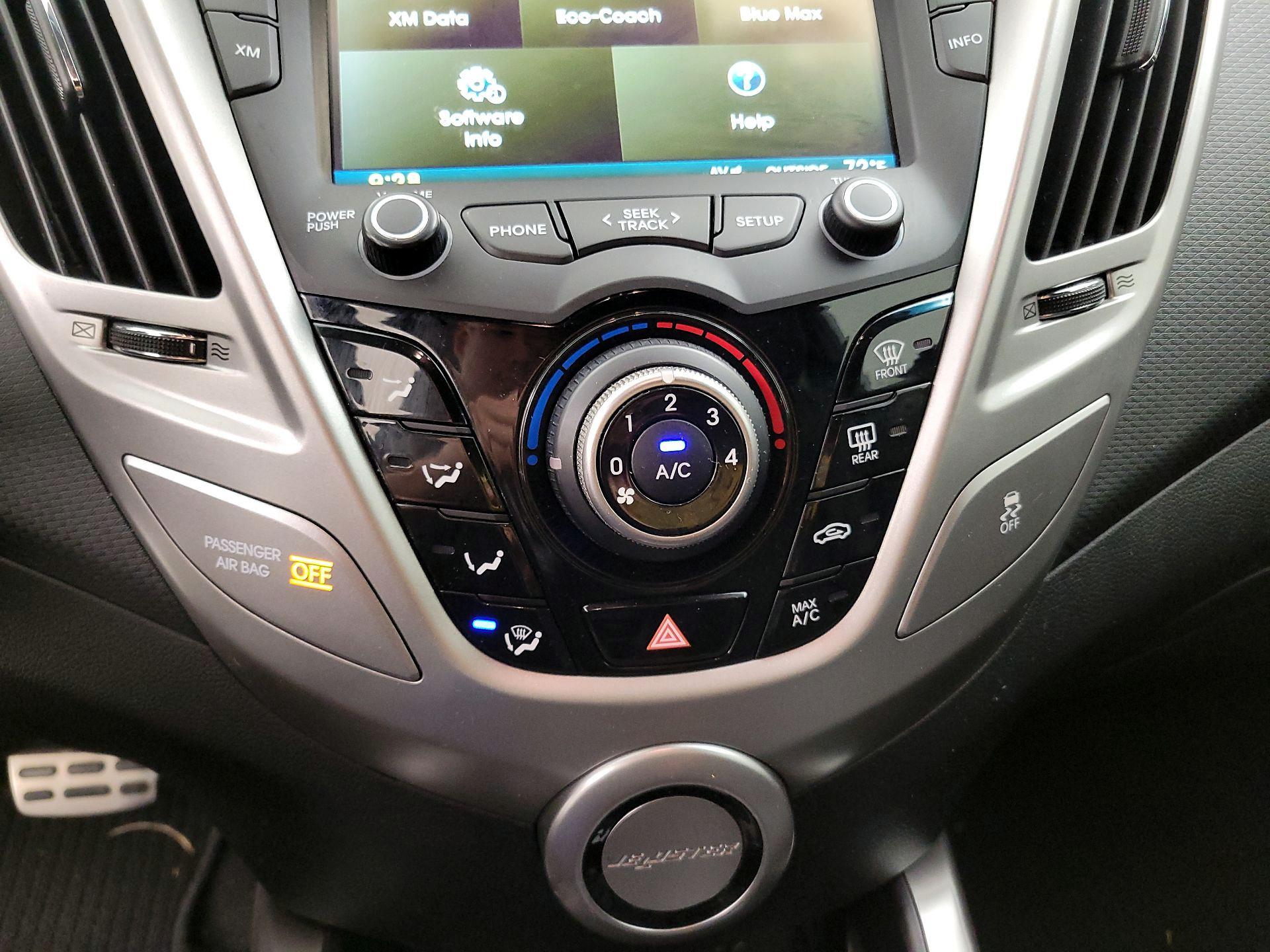 Thumbnail: 2016 Hyundai Veloster - 16