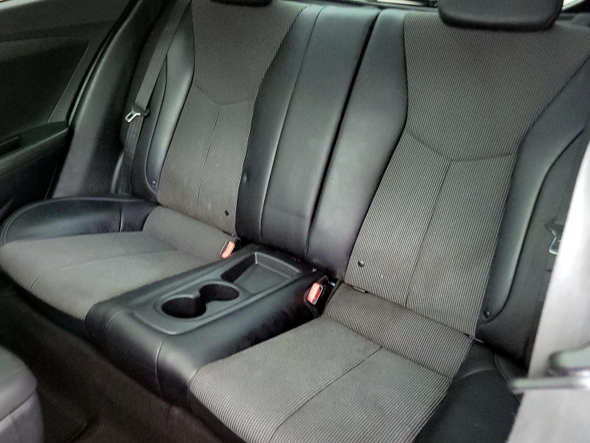 Thumbnail: 2016 Hyundai Veloster - 20