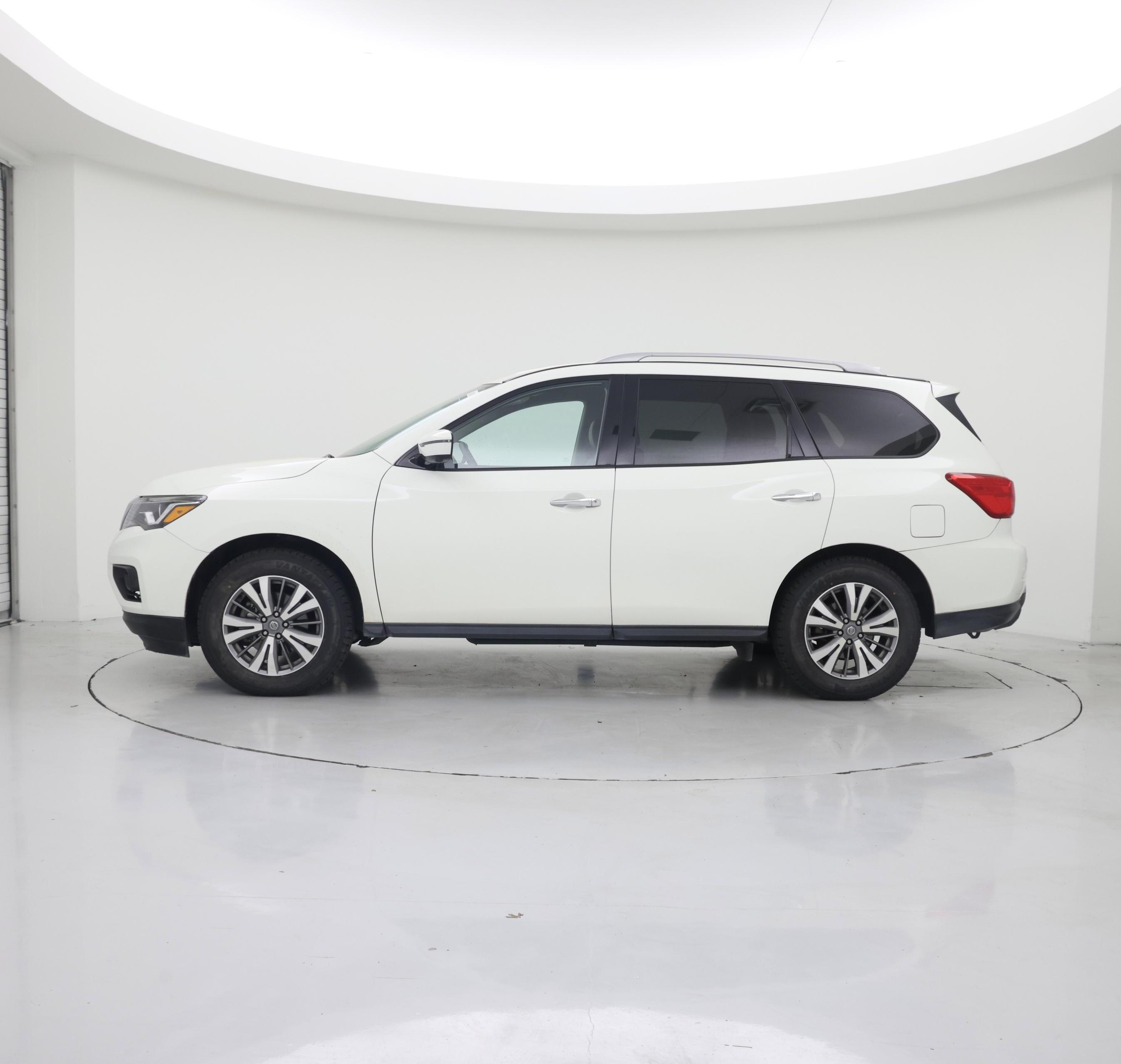 Thumbnail: 2020 Nissan Pathfinder - 3