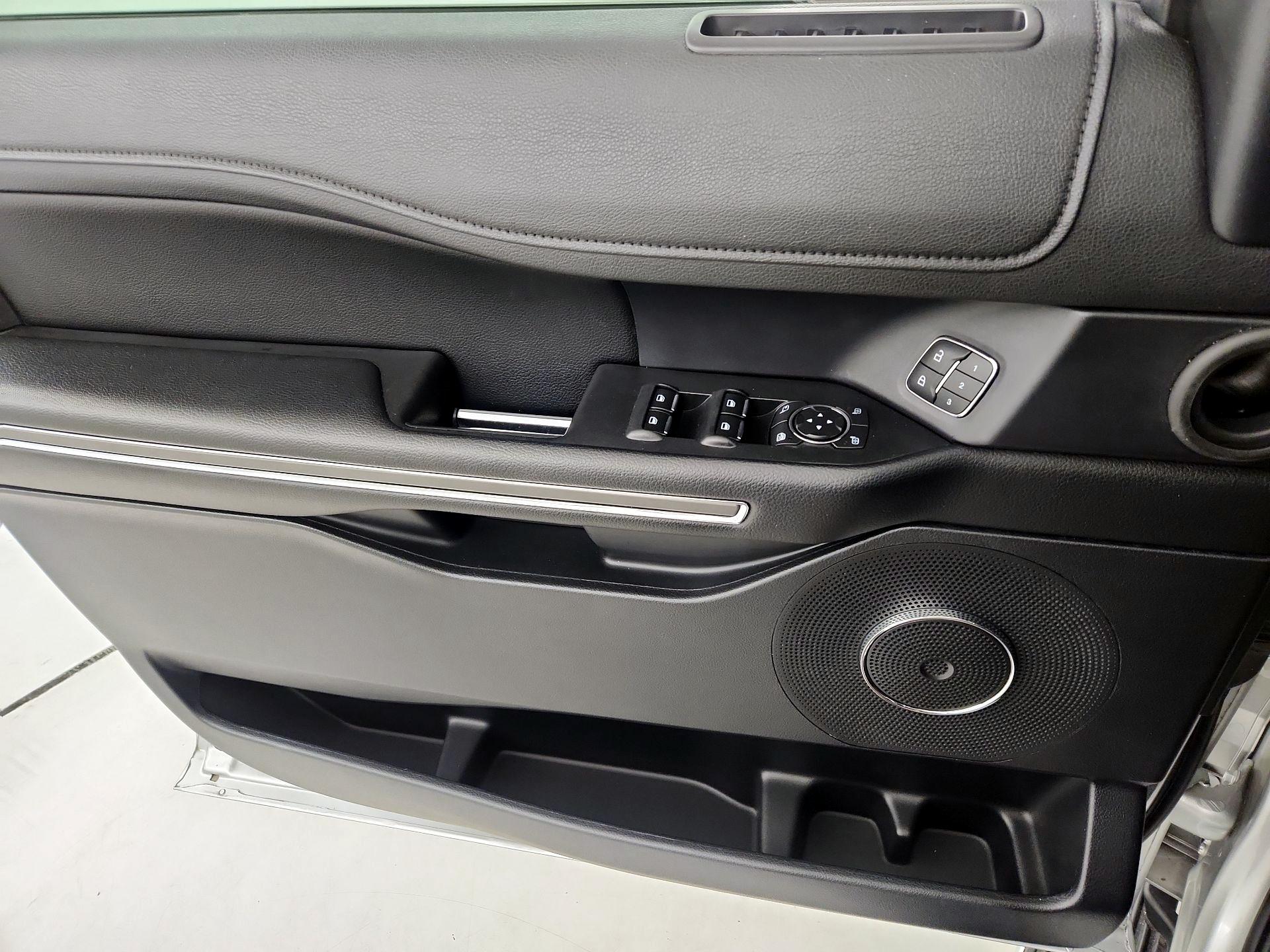 Thumbnail: 2019 Ford Expedition - 12