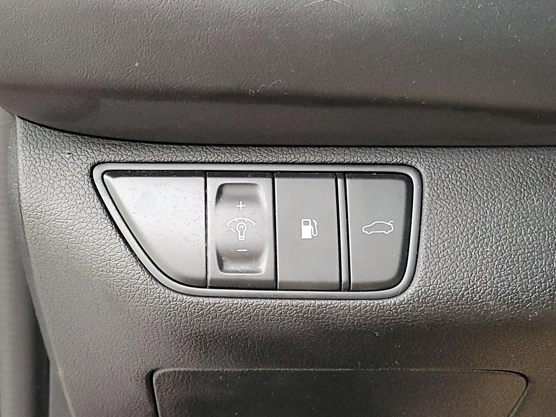 Thumbnail: 2023 Genesis G70 - 13