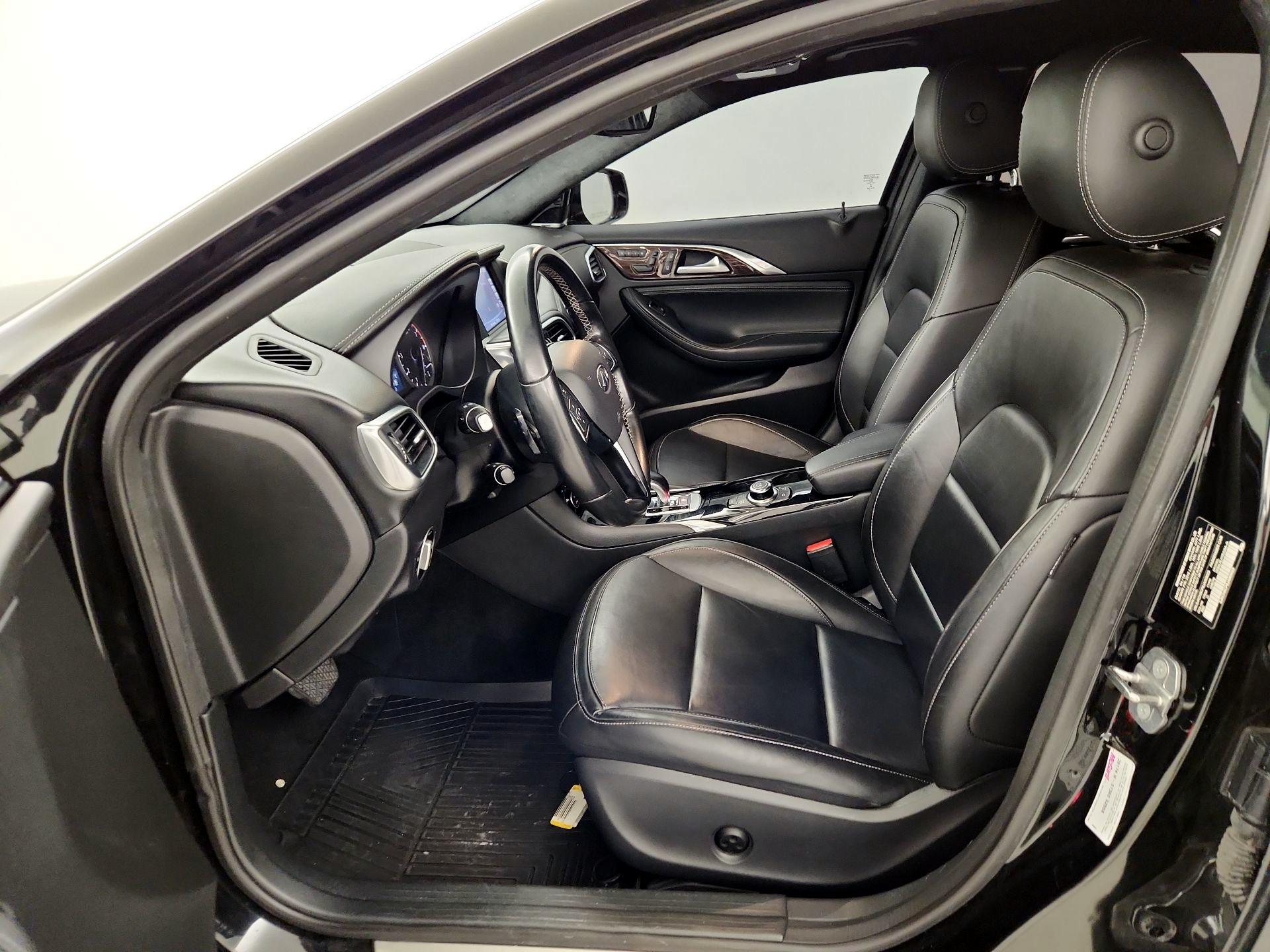 Thumbnail: 2018 INFINITI QX30 - 11