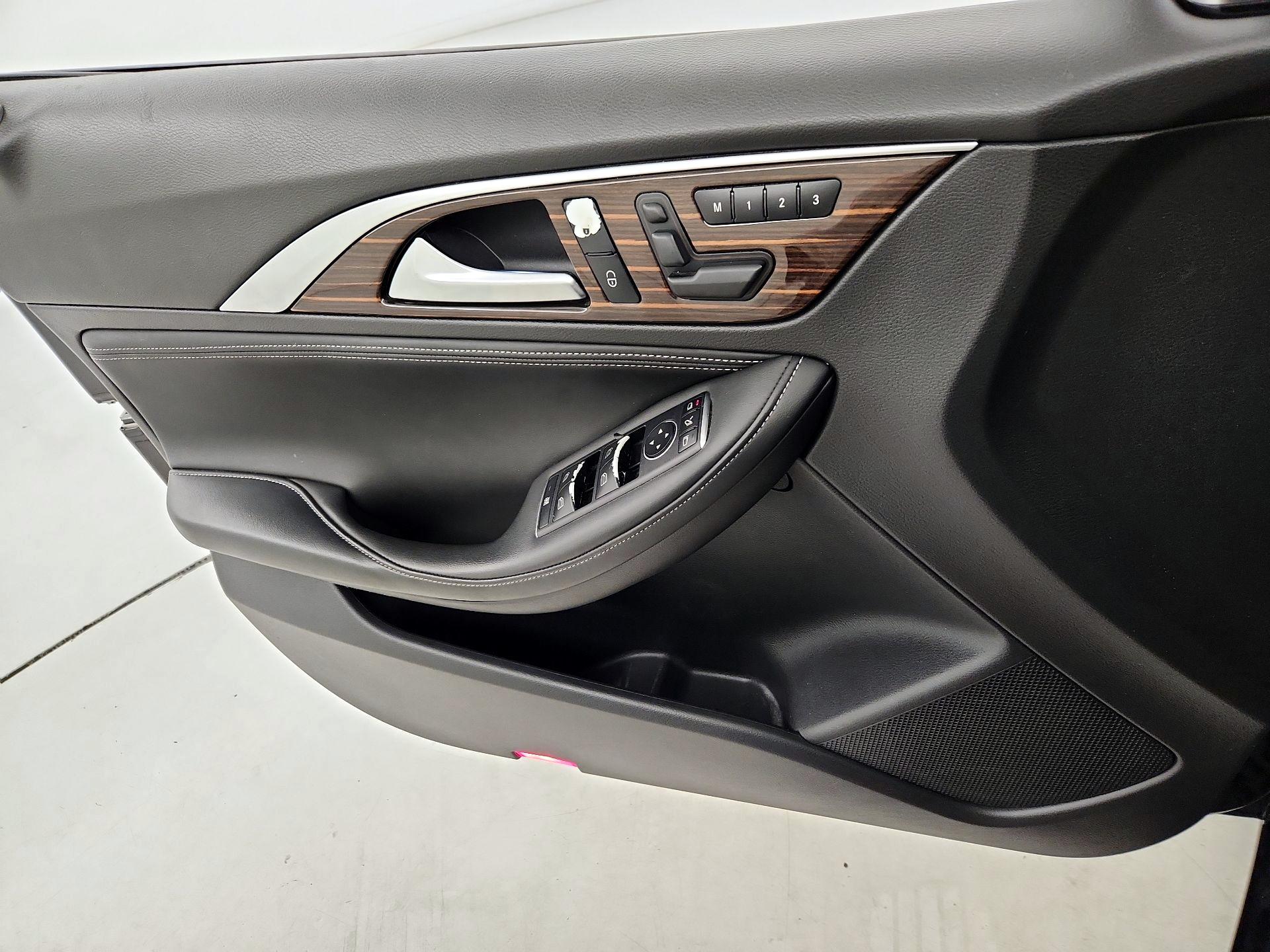 Thumbnail: 2018 INFINITI QX30 - 12