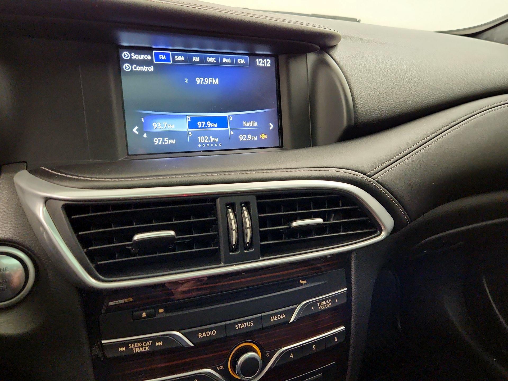 Thumbnail: 2018 INFINITI QX30 - 16