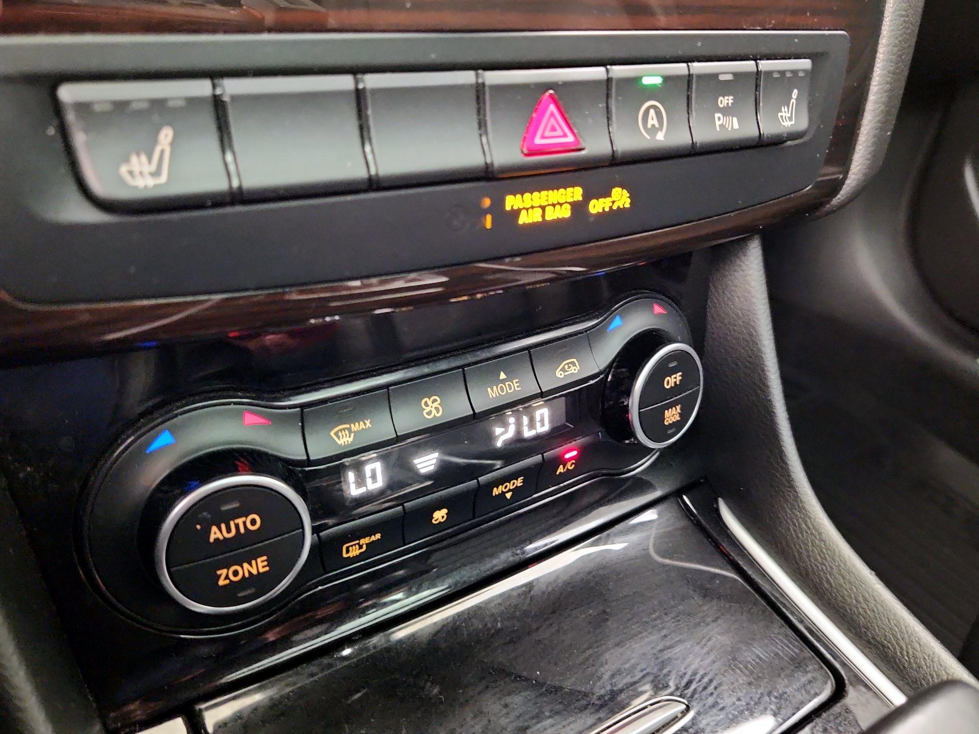 Thumbnail: 2018 INFINITI QX30 - 17