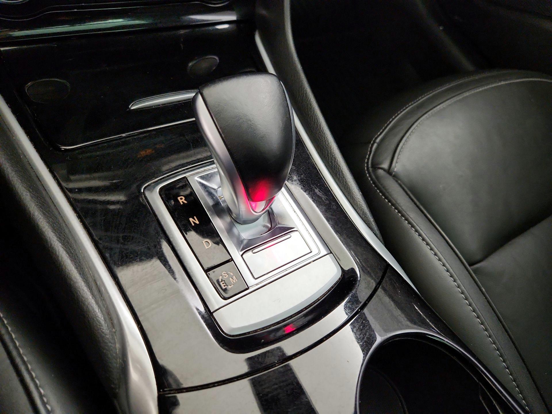 Thumbnail: 2018 INFINITI QX30 - 18